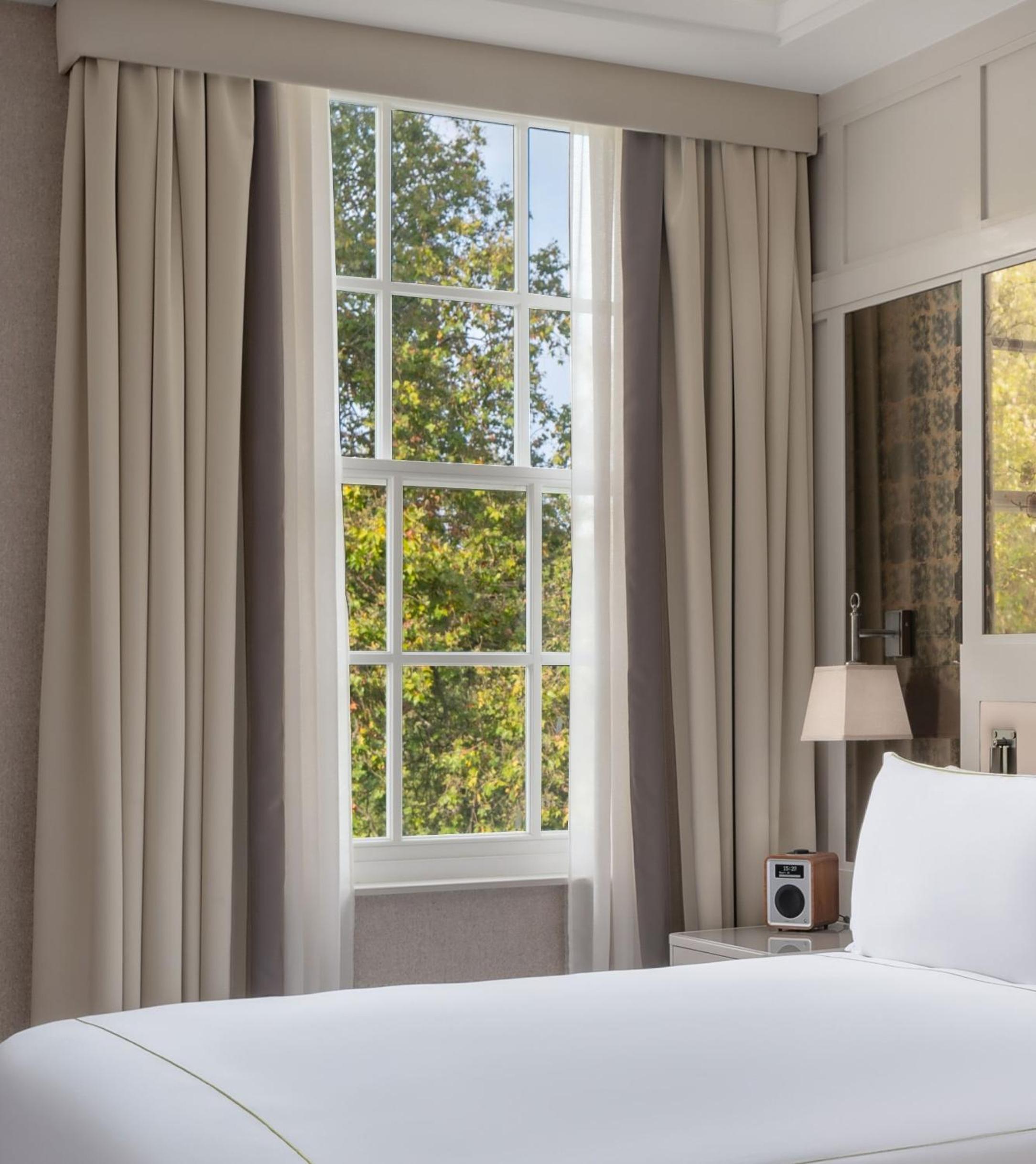 Deluxe King Room with Square View