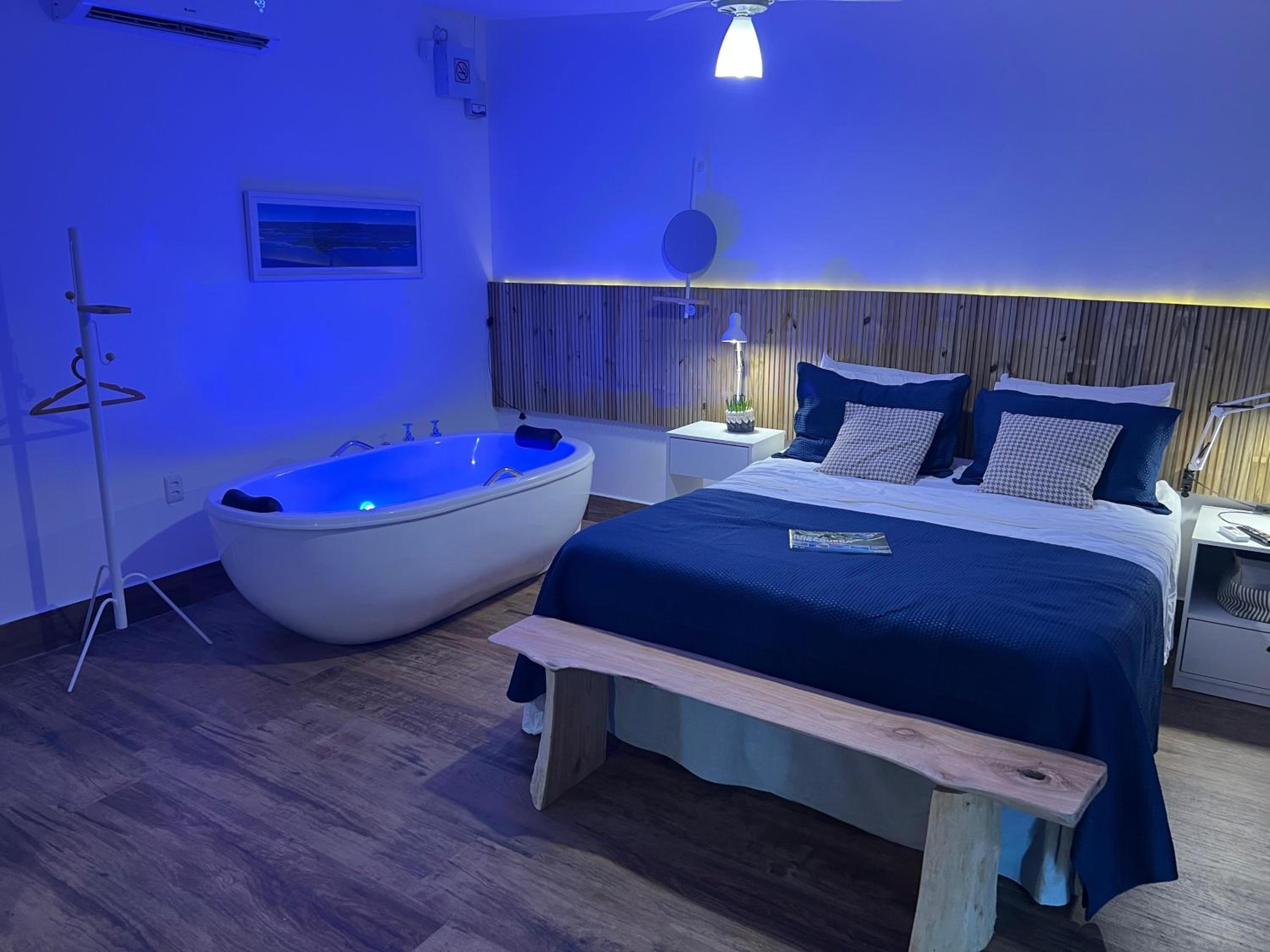 Suite with Hot Tub - Photo 29