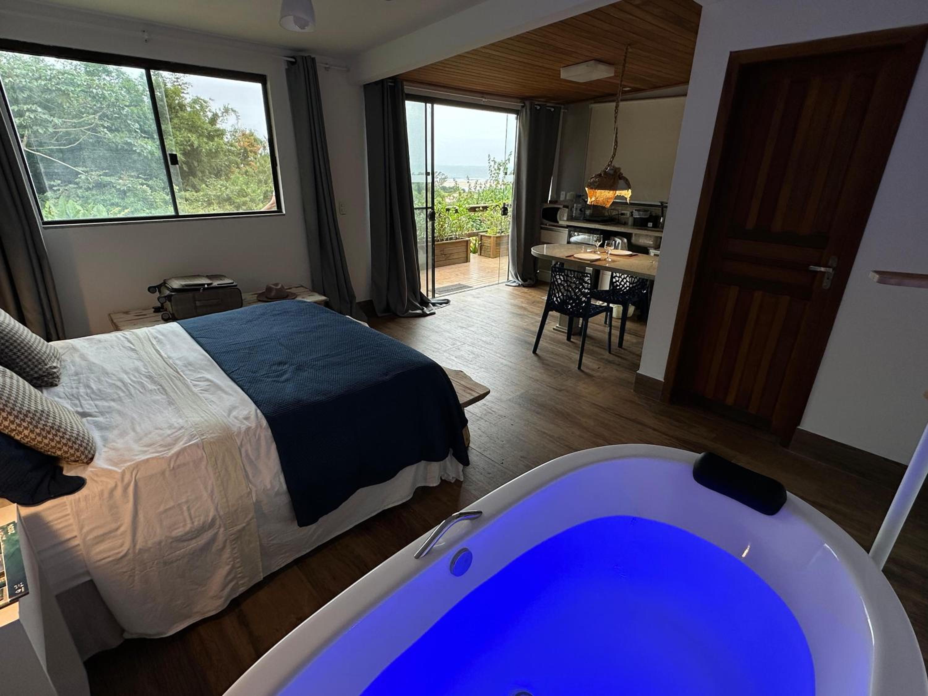 Suite with Hot Tub - Photo 35