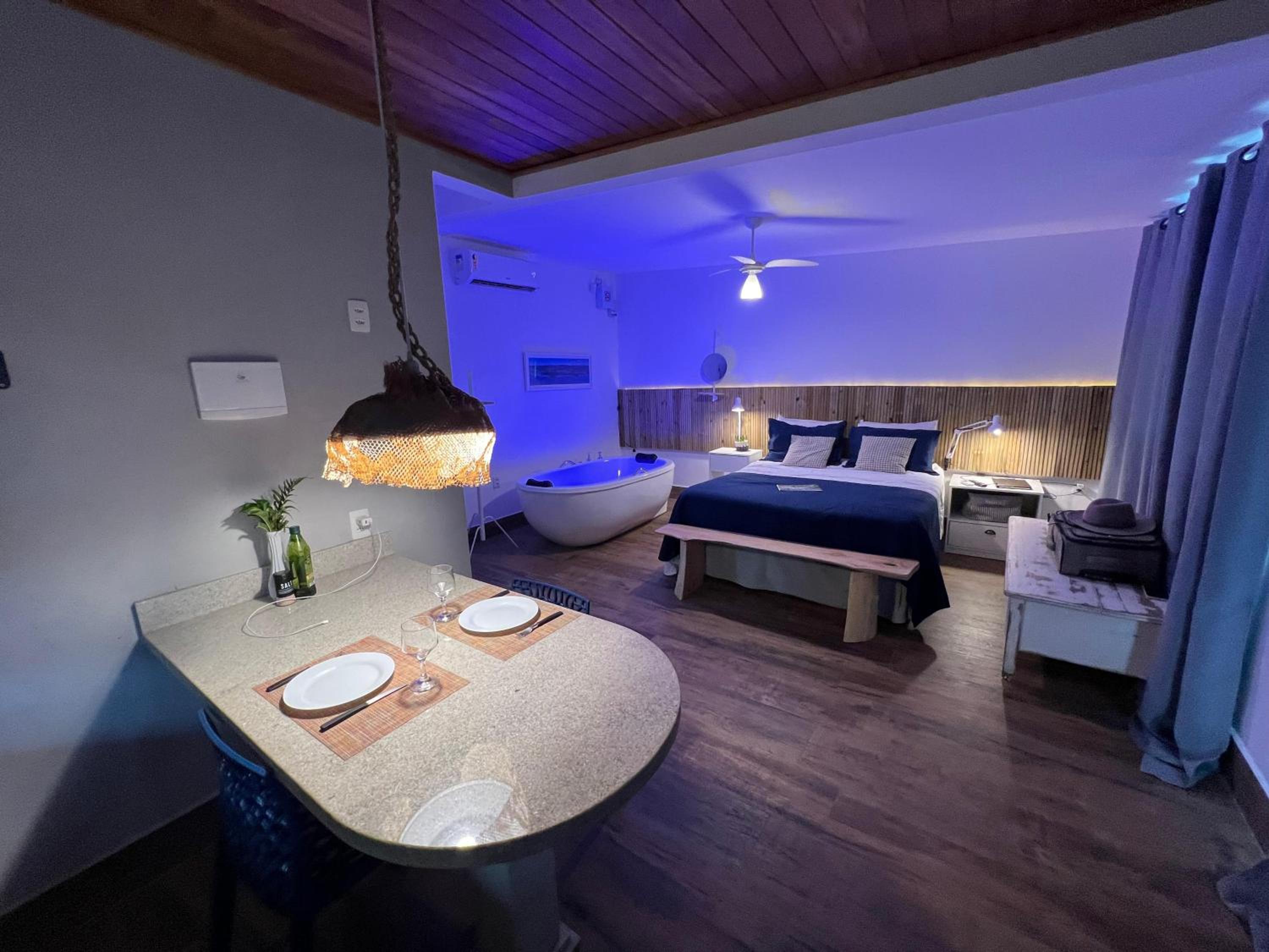 Suite with Hot Tub - Photo 31