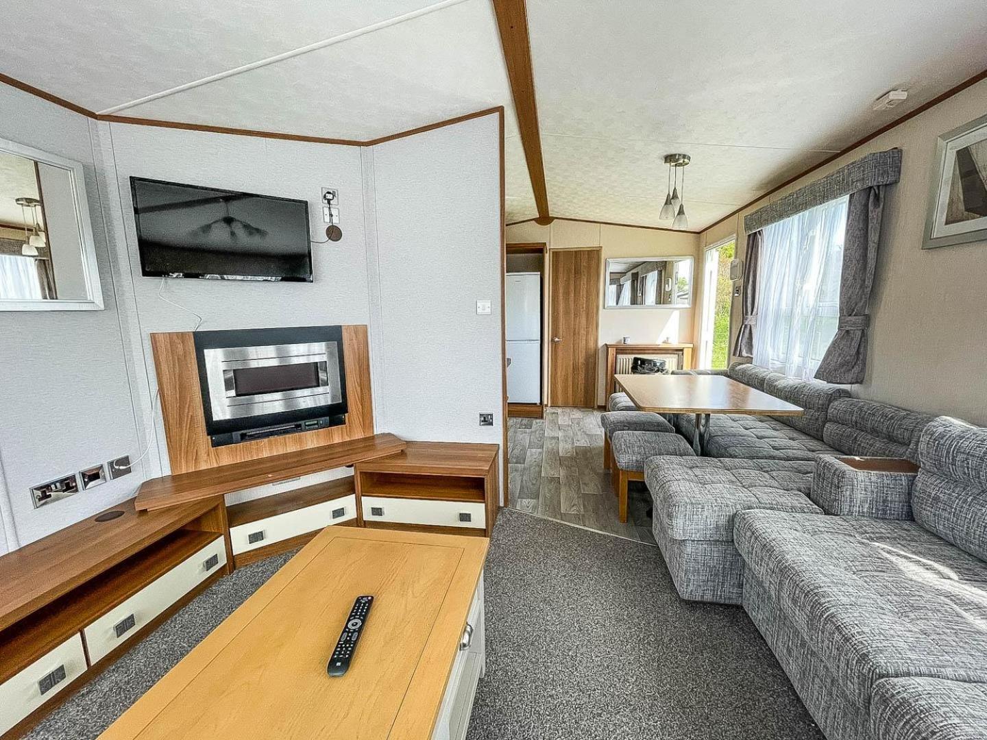 Mobile Home photo 3