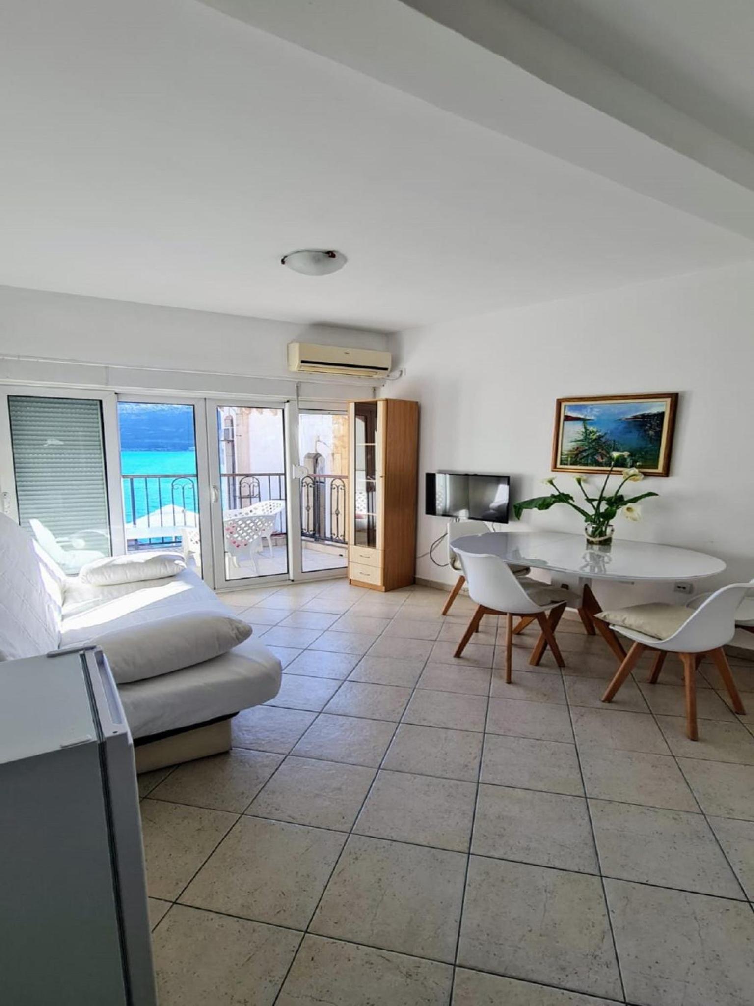 One Bedroom Apartment