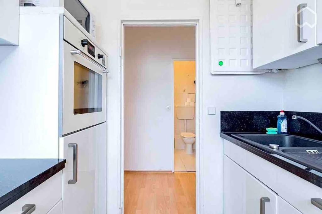 One-Bedroom Apartment photo 2