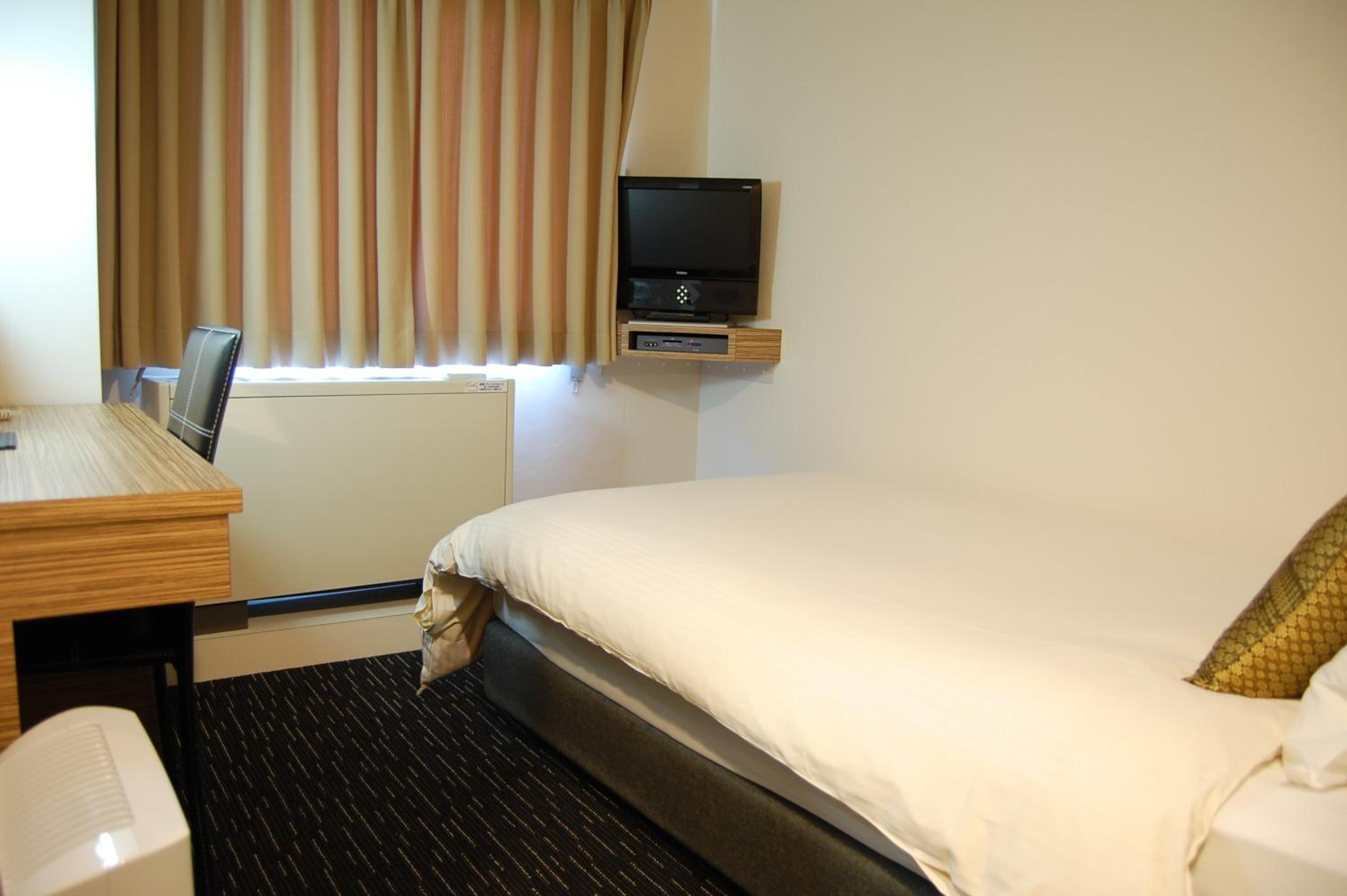 Compact Single Room - Non-Smoking