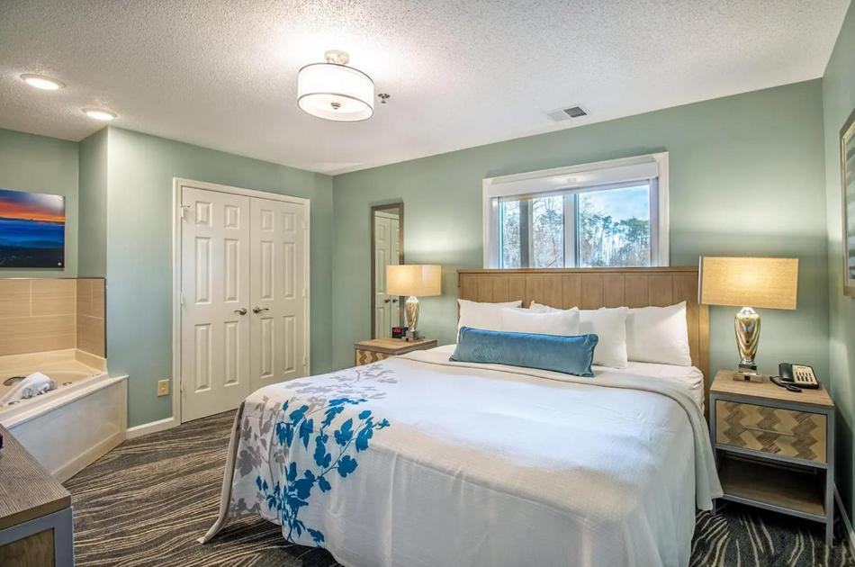 One-Bedroom Apartment - Photo 1