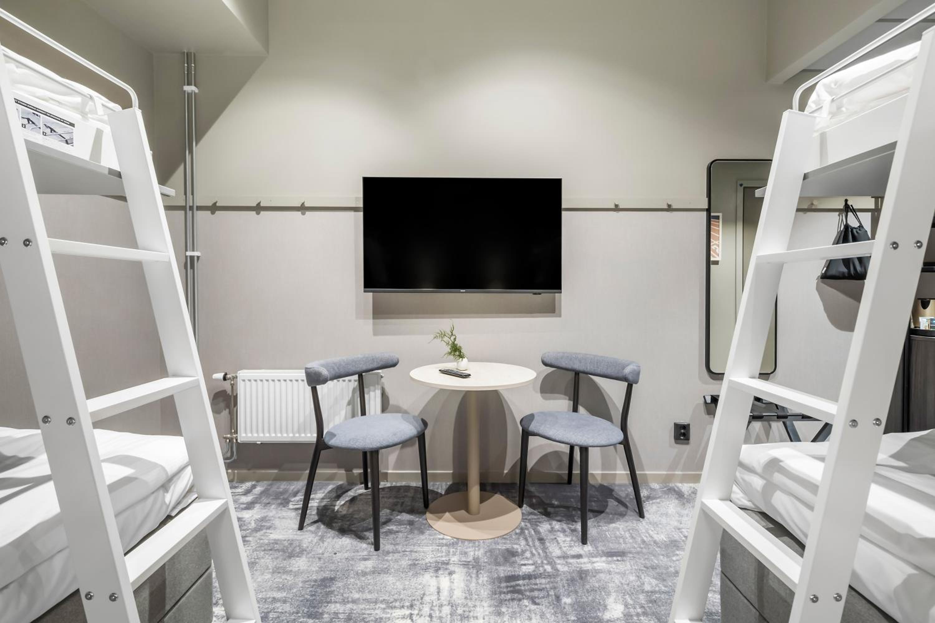 Family Room with Two Single Beds and One Bunk Bed - No Window - Photo 4