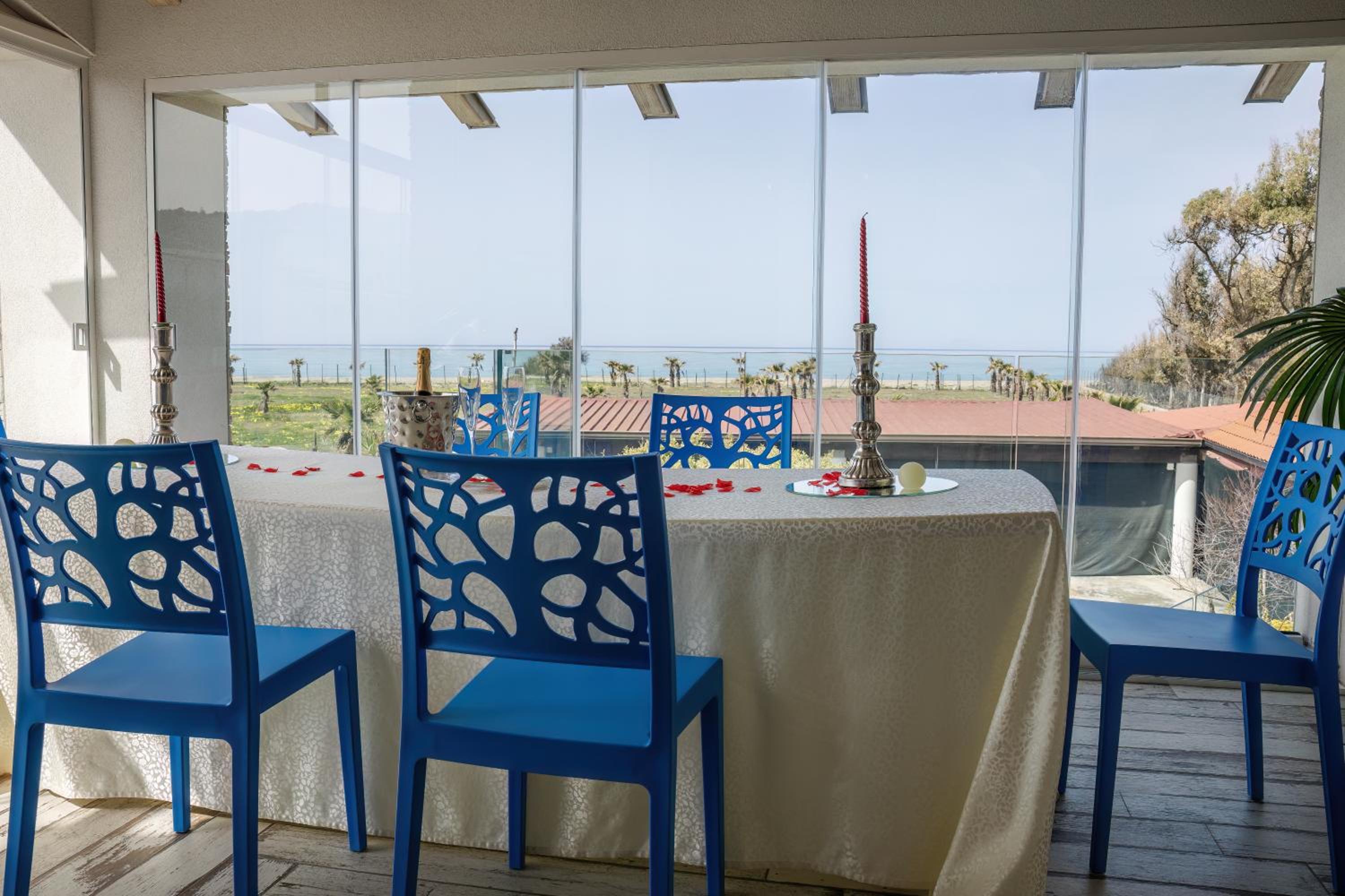 Deluxe Suite with Sea View photo 2