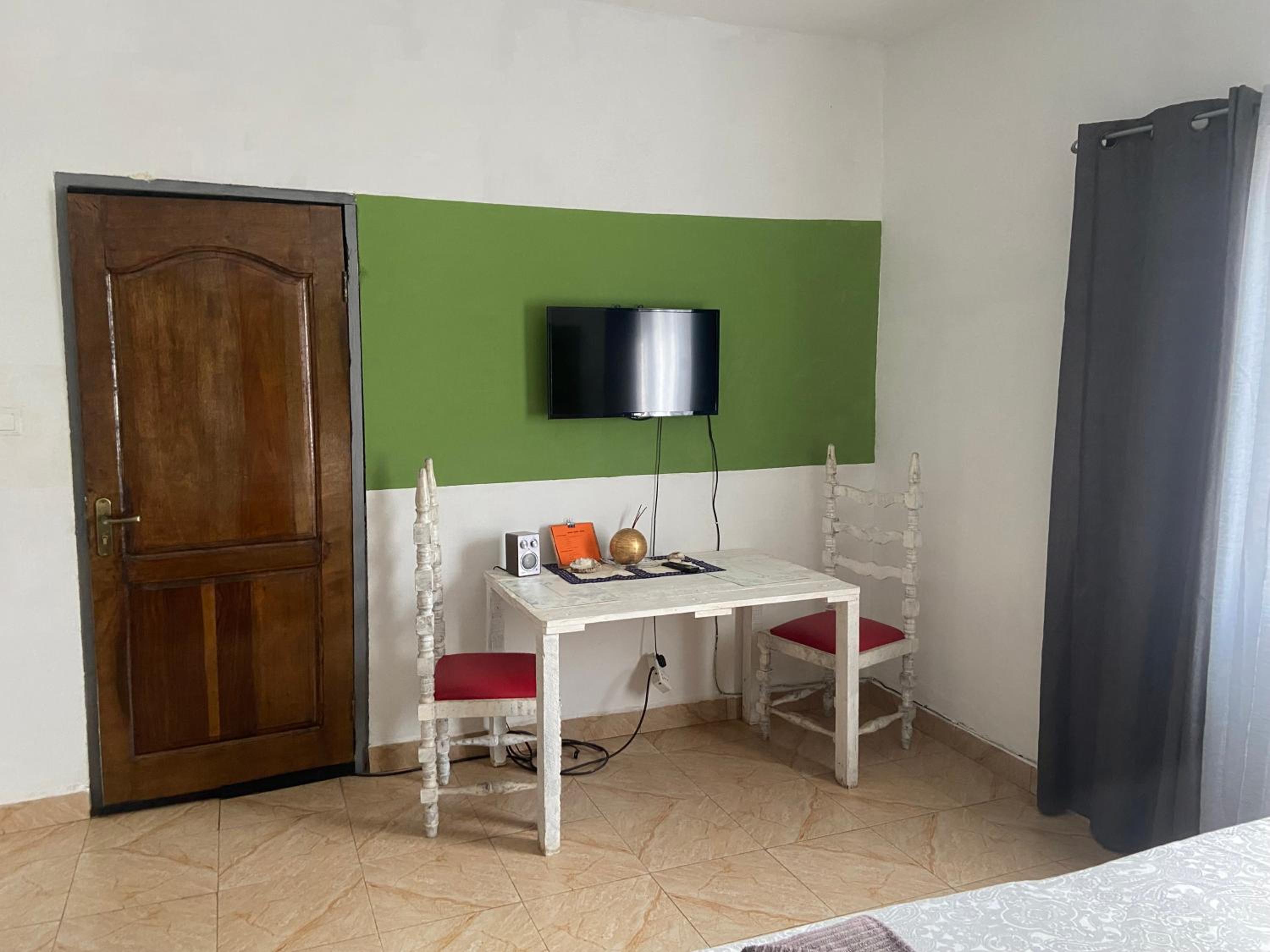 One-Bedroom Apartment photo 2