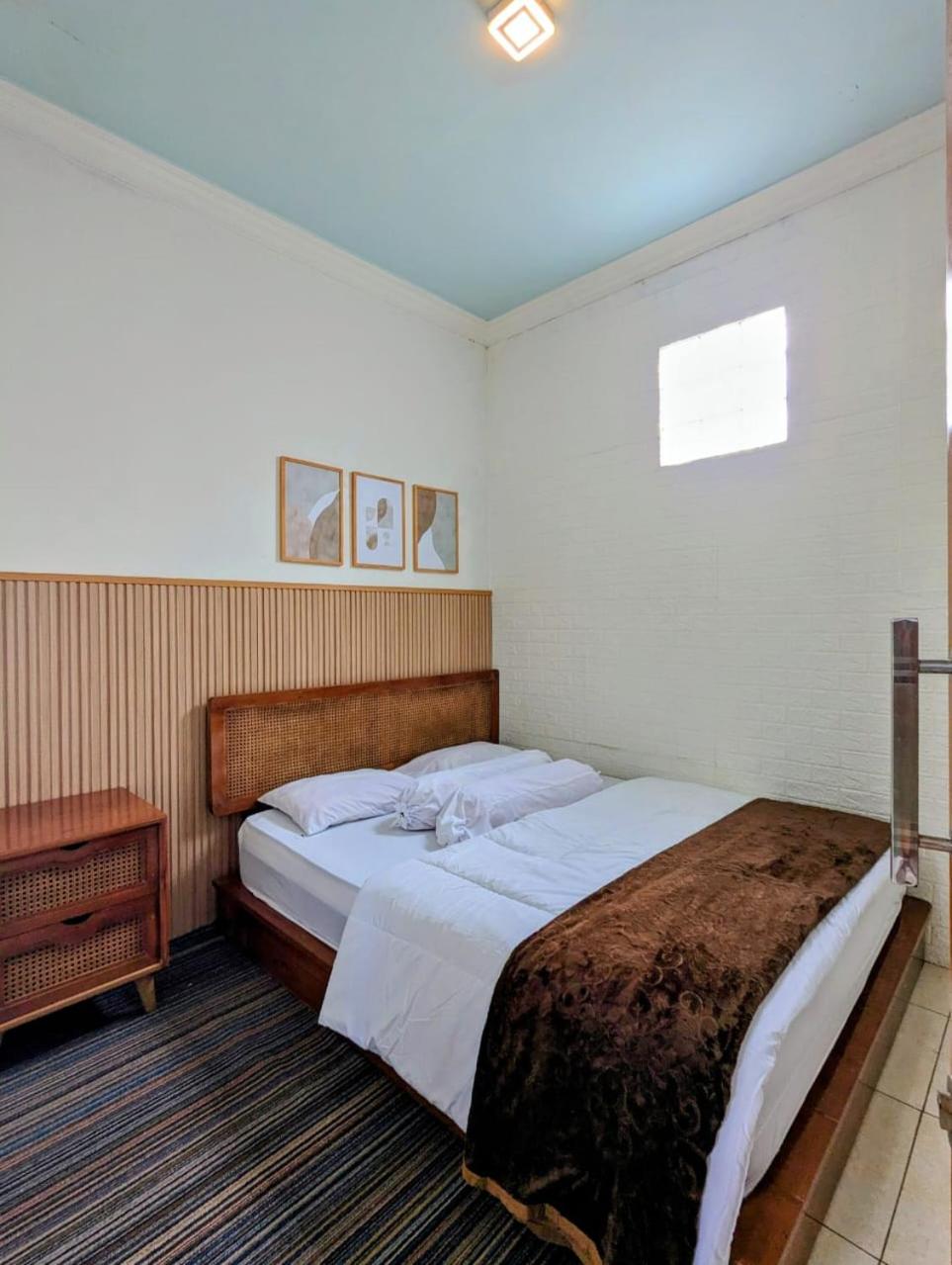 Three-Bedroom House photo 3