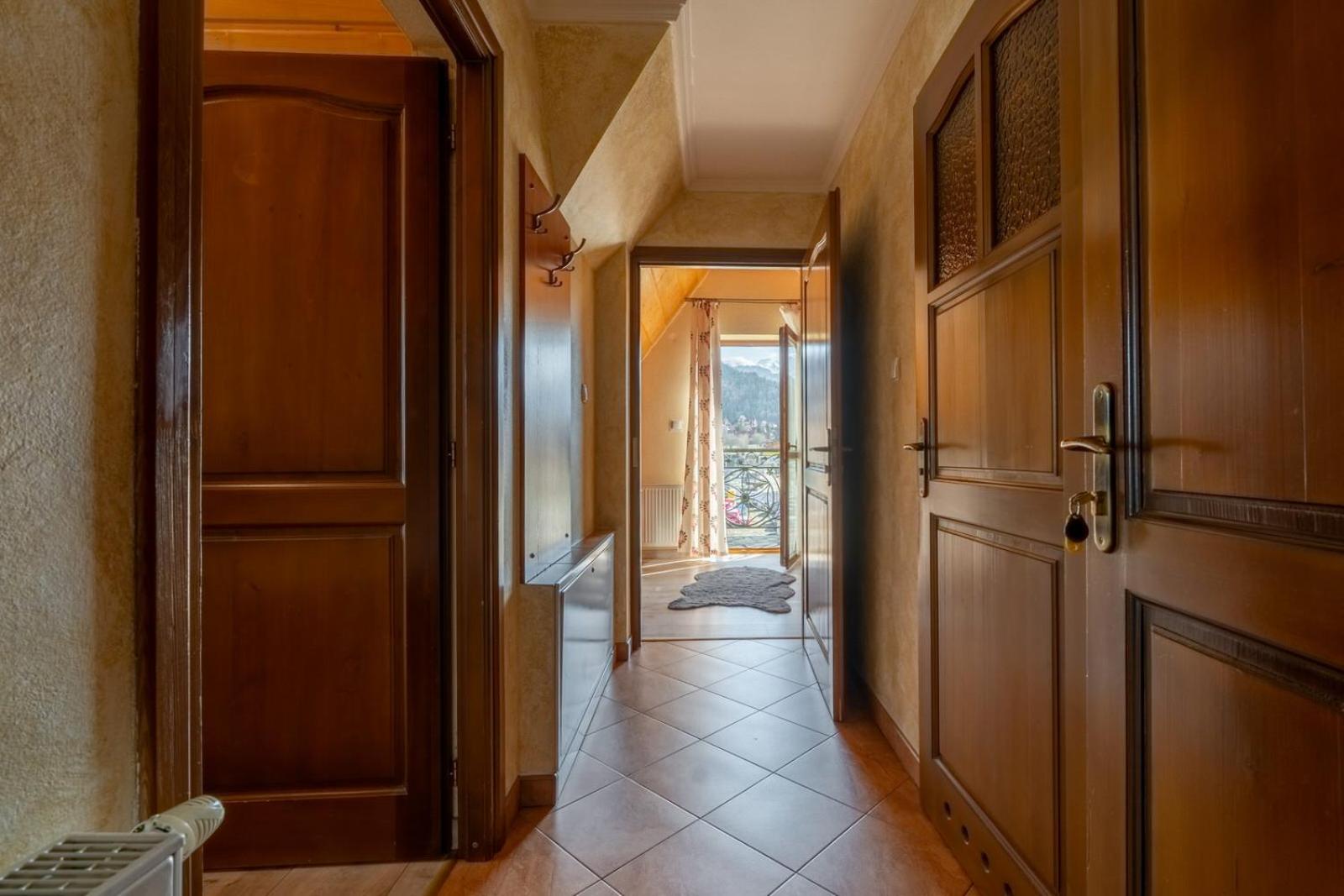 Deluxe Studio with Balcony - Photo 11