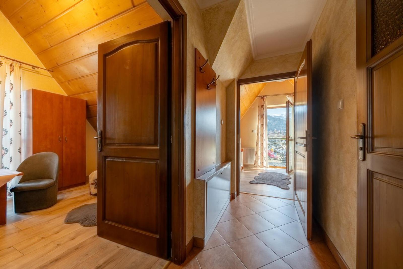 Deluxe Studio with Balcony - Photo 7