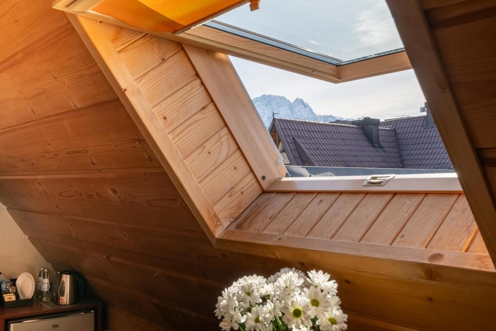 Deluxe Triple Room with Mezzanine and Balcony - Photo 7