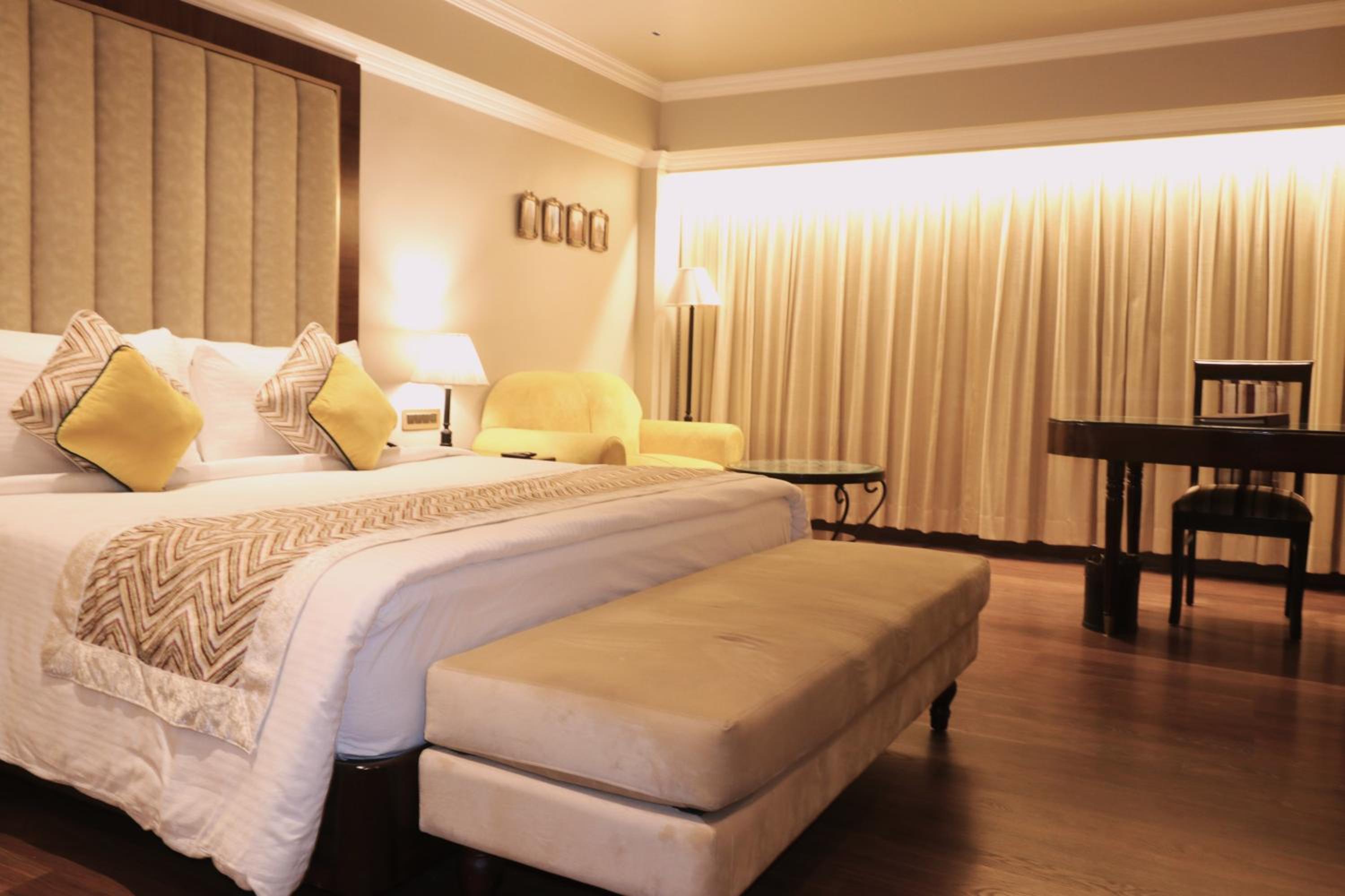 Superior King Room photo 2