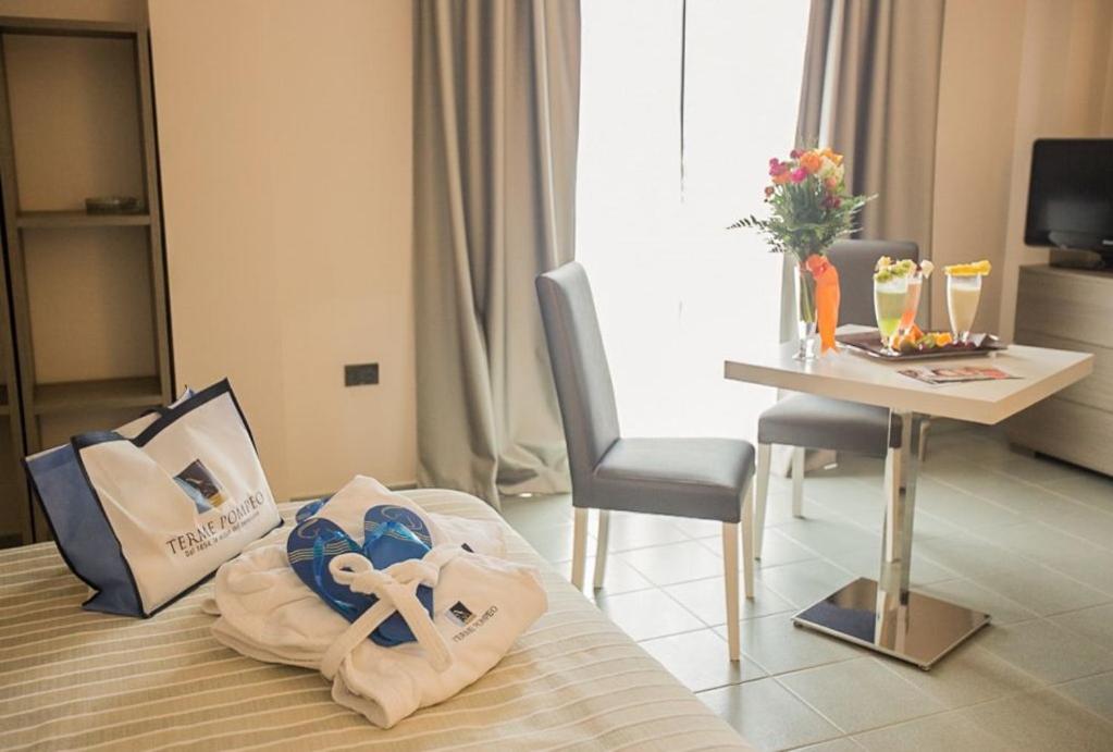 Double Room with Spa Access photo 3