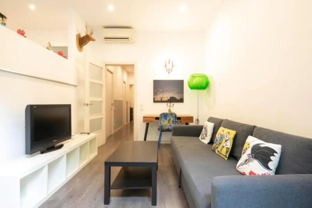 One-Bedroom Apartment with City View photo 2