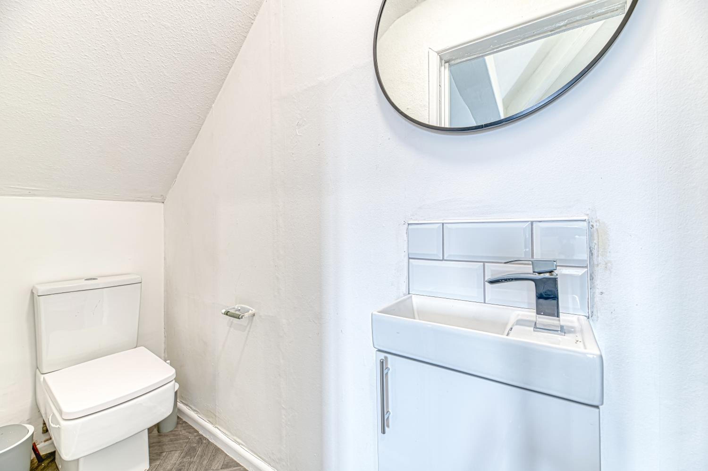 Classic One-Bedroom Apartment With King Bed photo 3