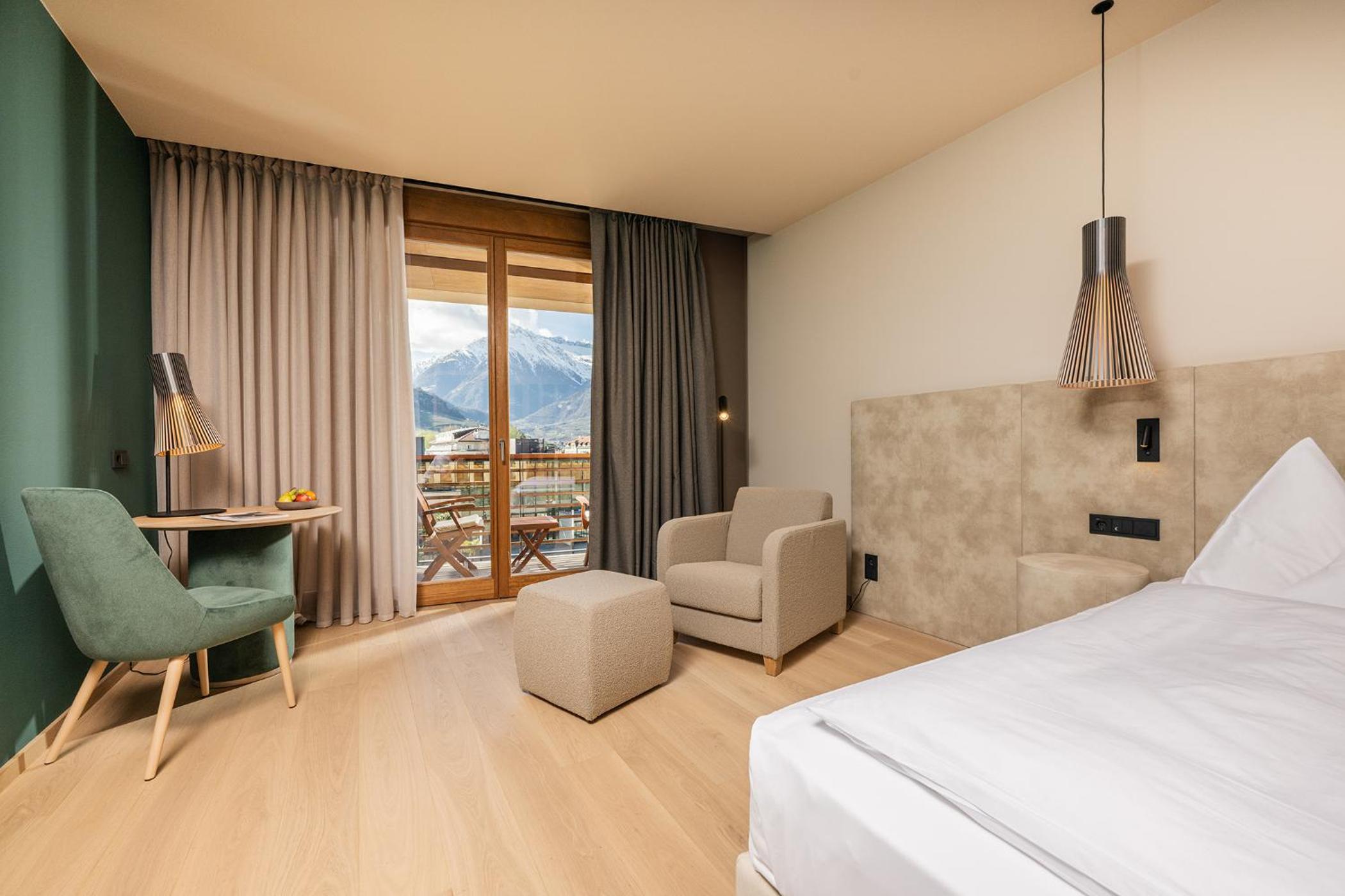 Deluxe Double Room with Balcony photo 3