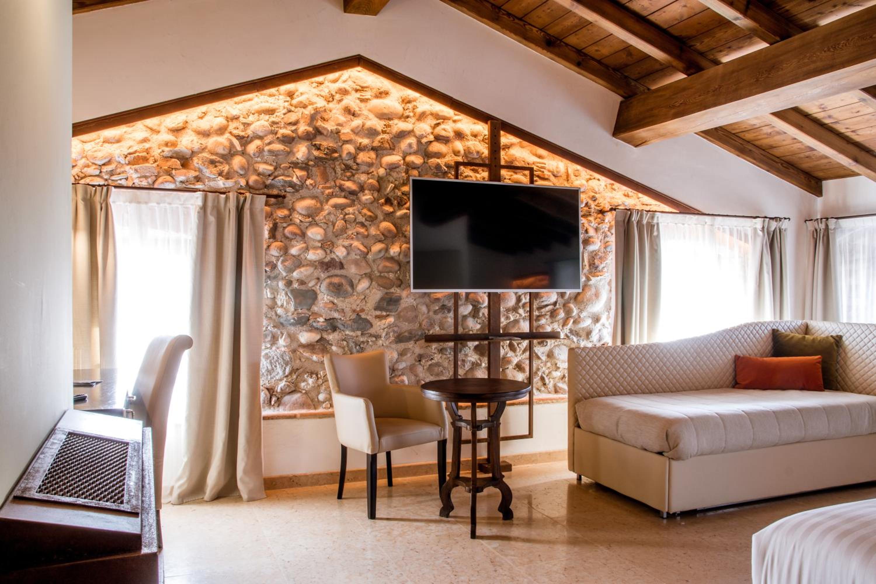 Suite with River View - Photo 4