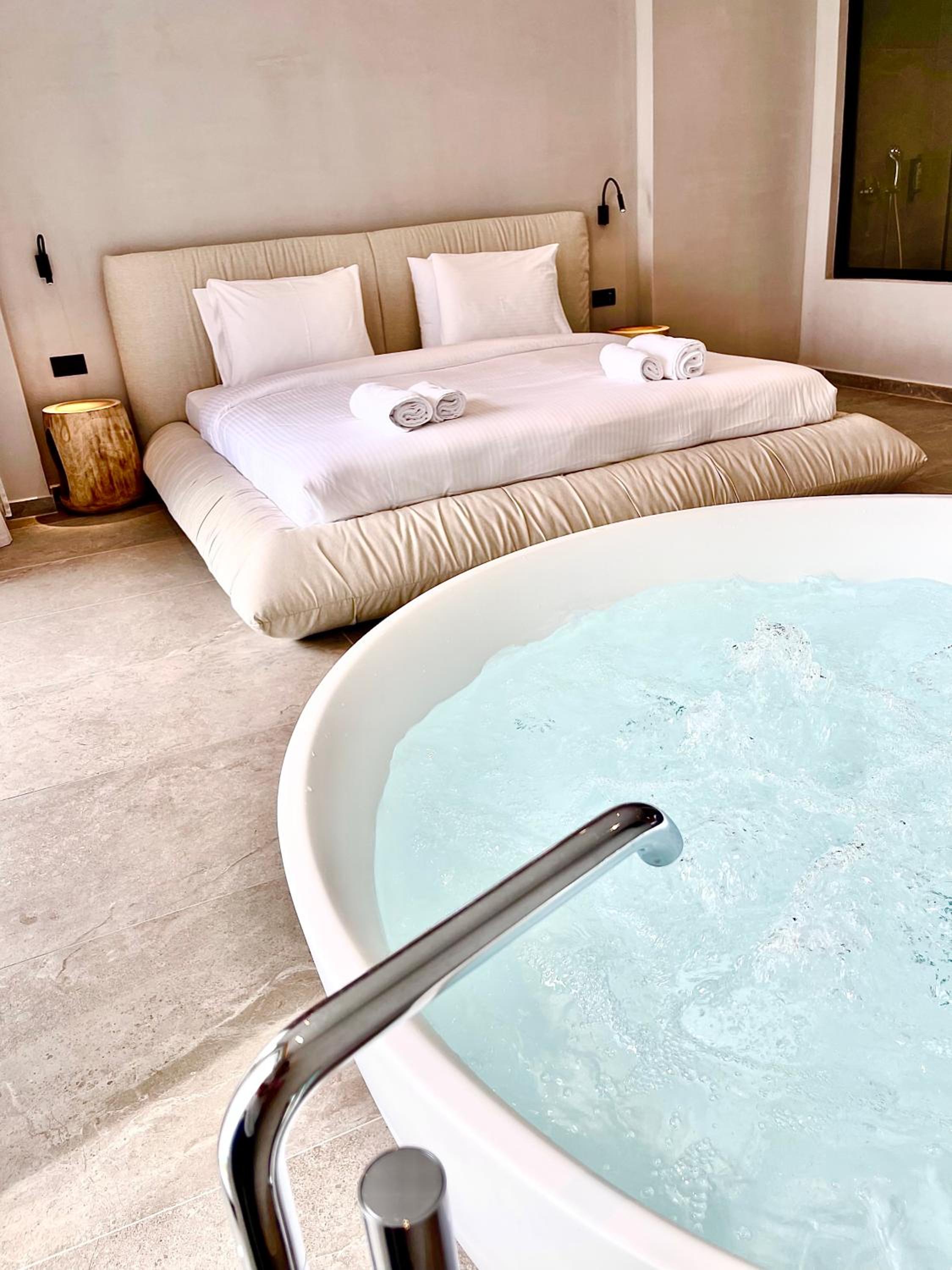Deluxe Double Room with Jacuzzi