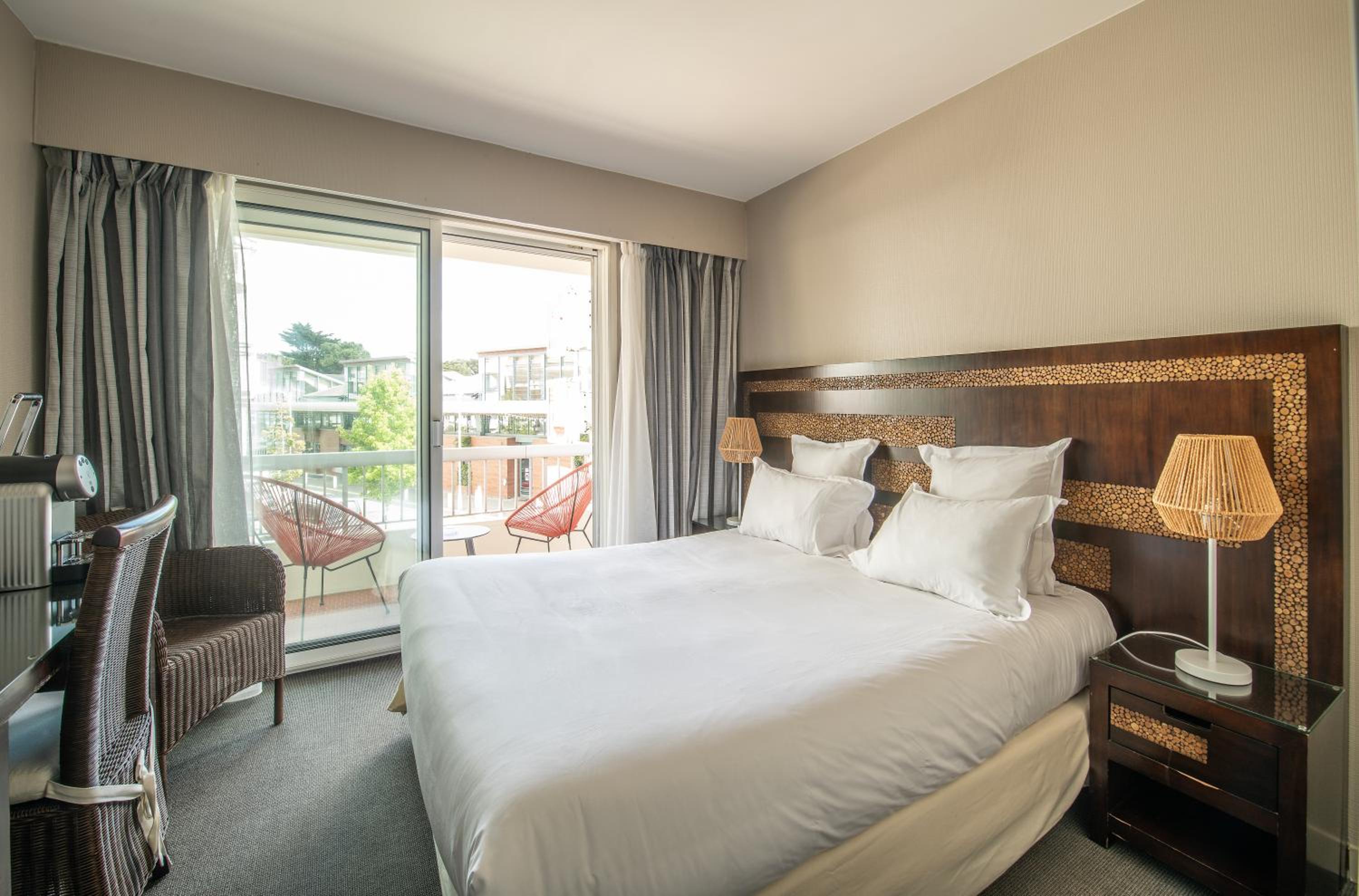 Comfort Room with Terrace - Photo 5