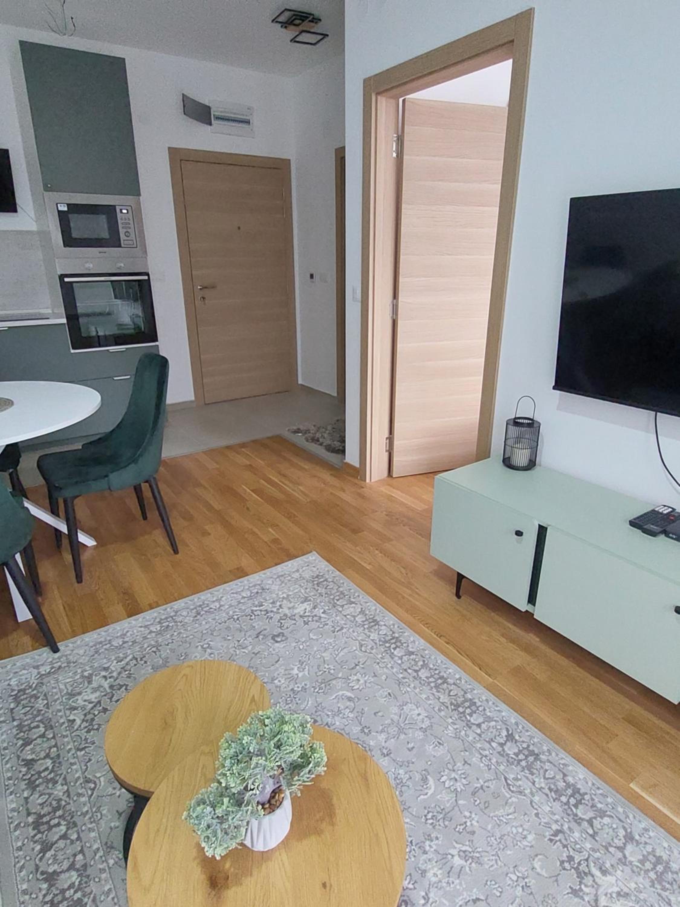 One-Bedroom Apartment photo 1