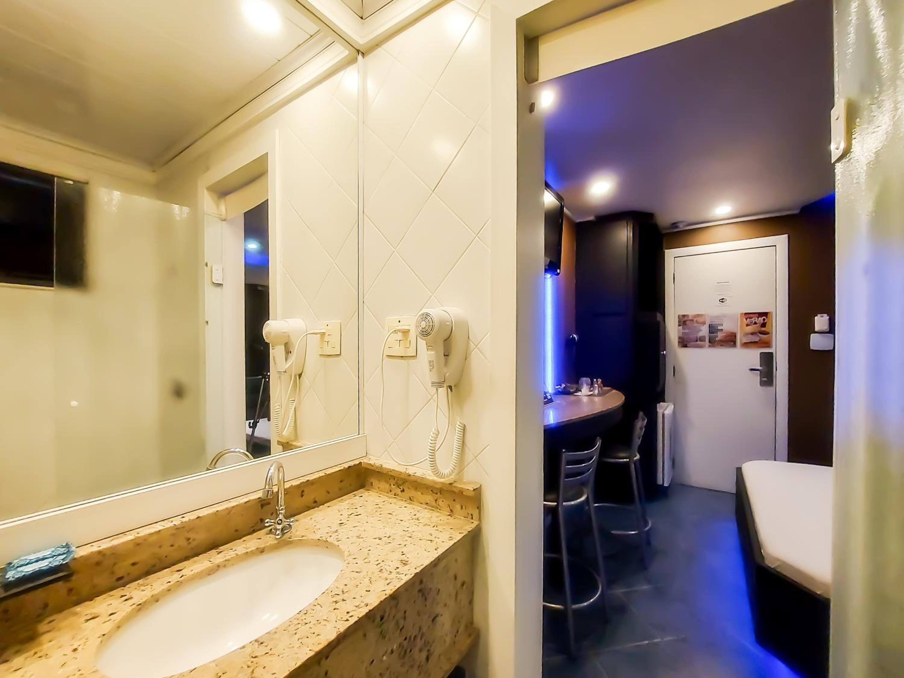 Standard Double Room - Photo 7