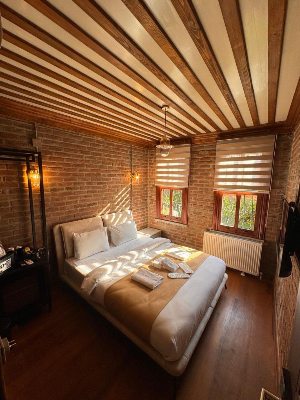 Deluxe Junior Suite photo 2