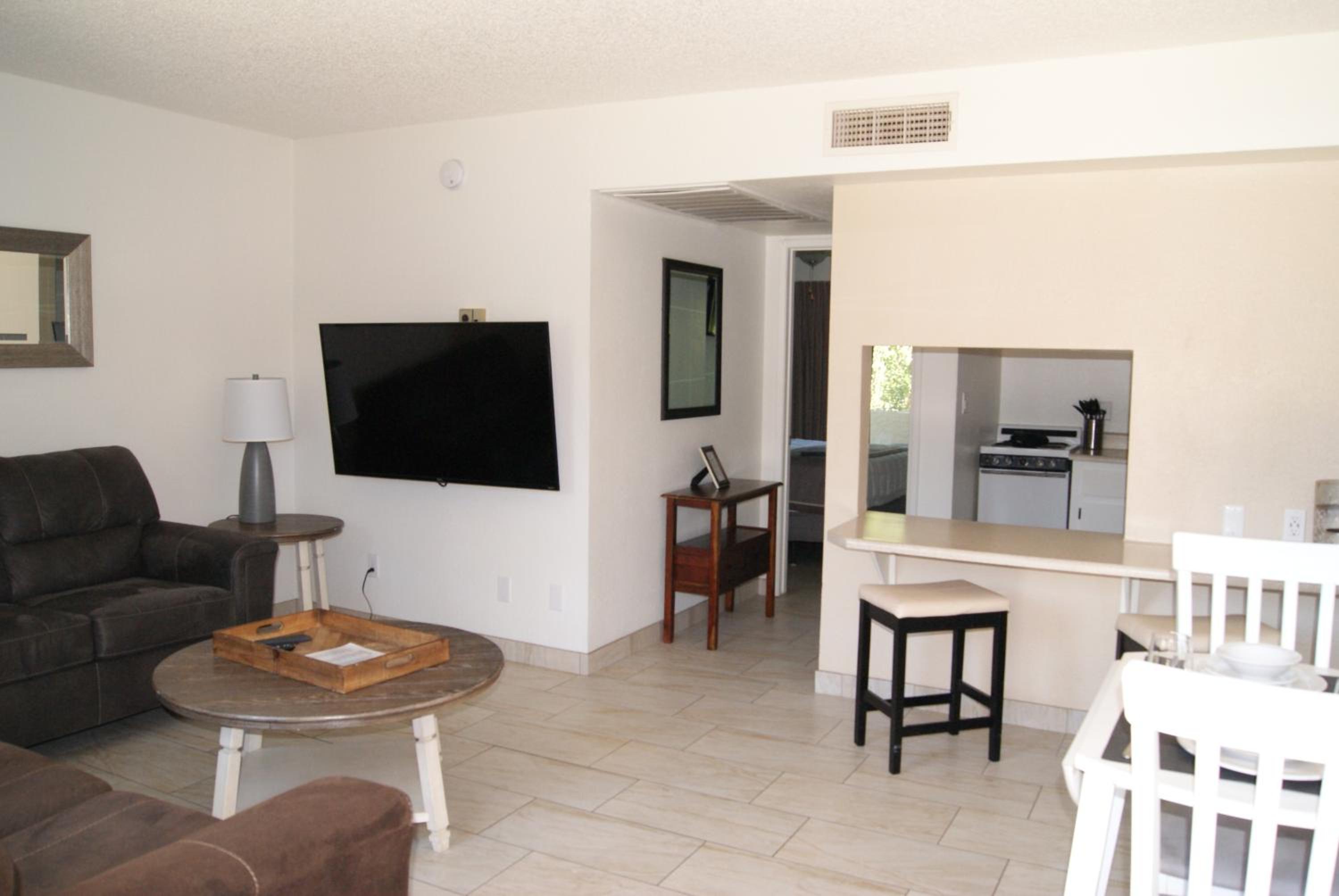 One-Bedroom Apartment photo 1