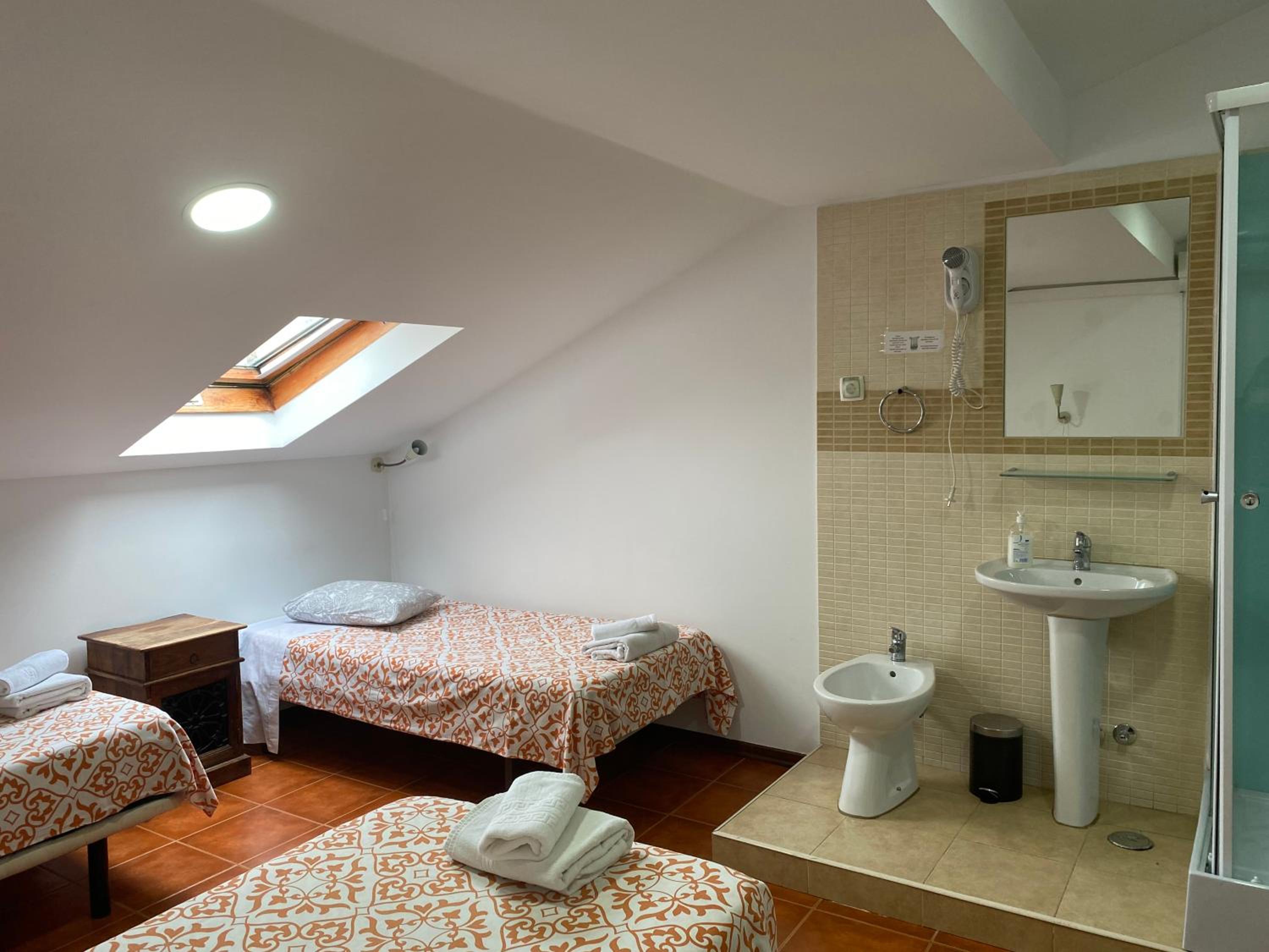 Triple Room with Shower - Photo 1