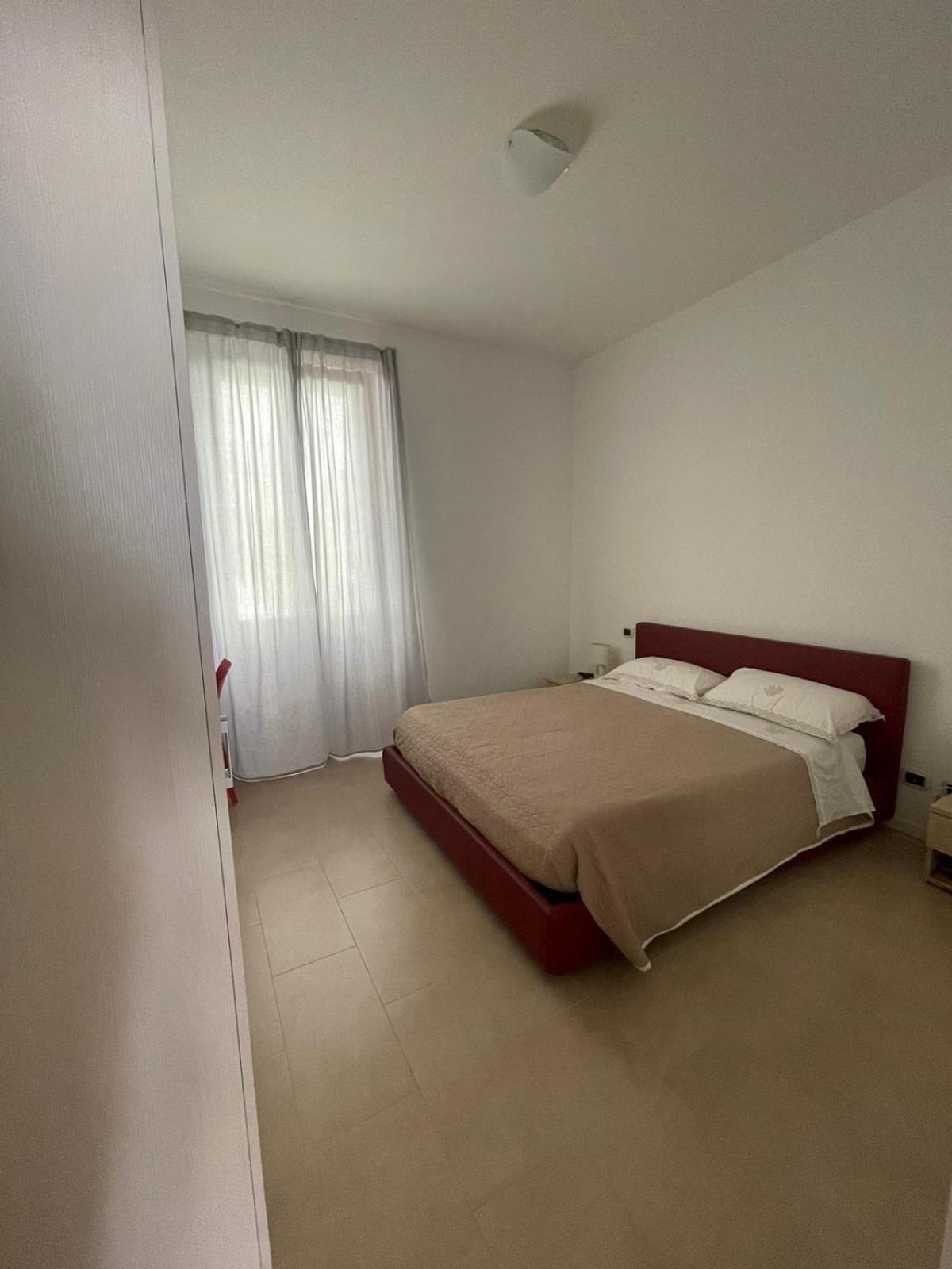 One-Bedroom Apartment with Balcony and City View photo 3