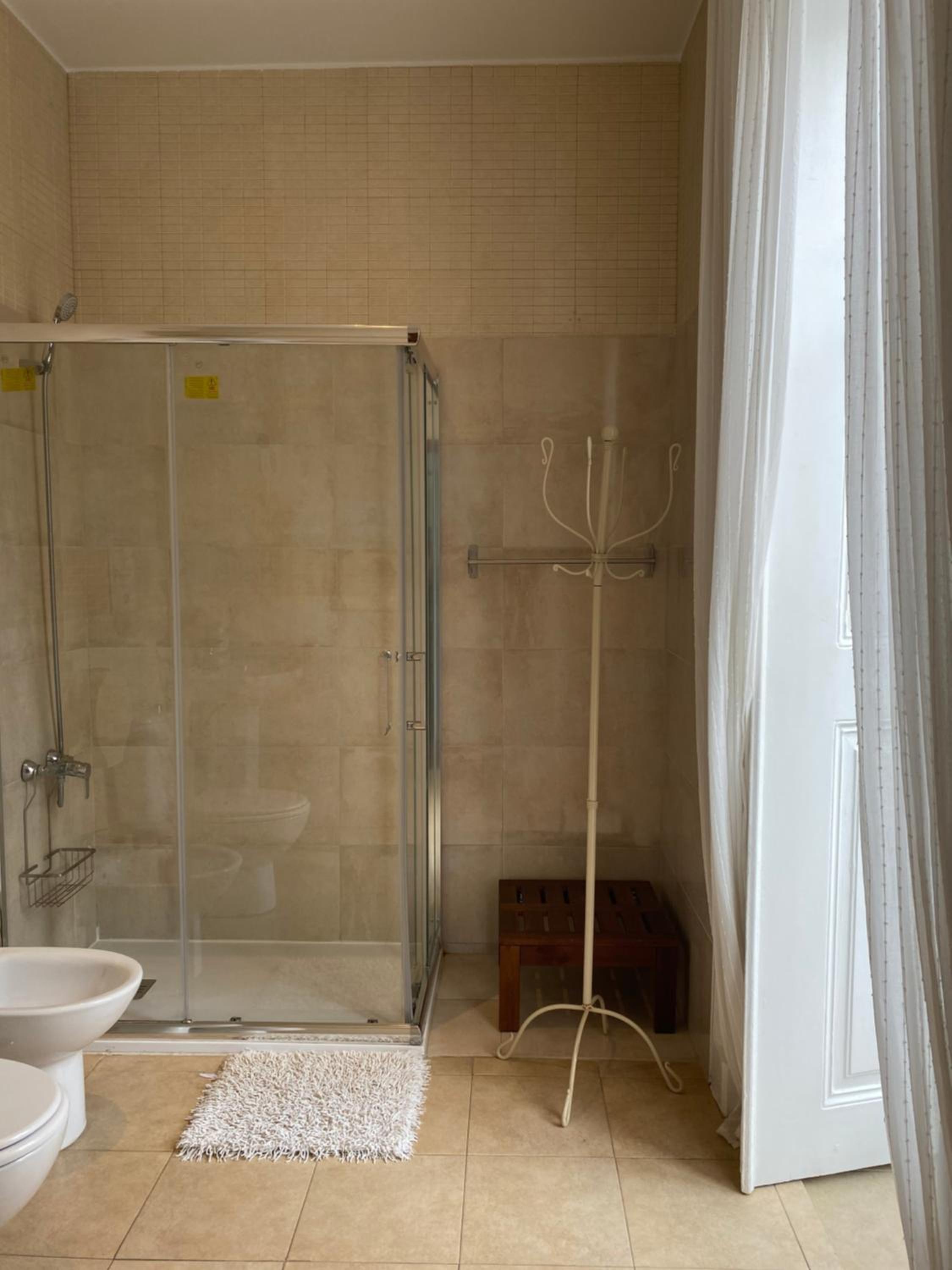 Double or Twin Room with Private Bathroom - Photo 10