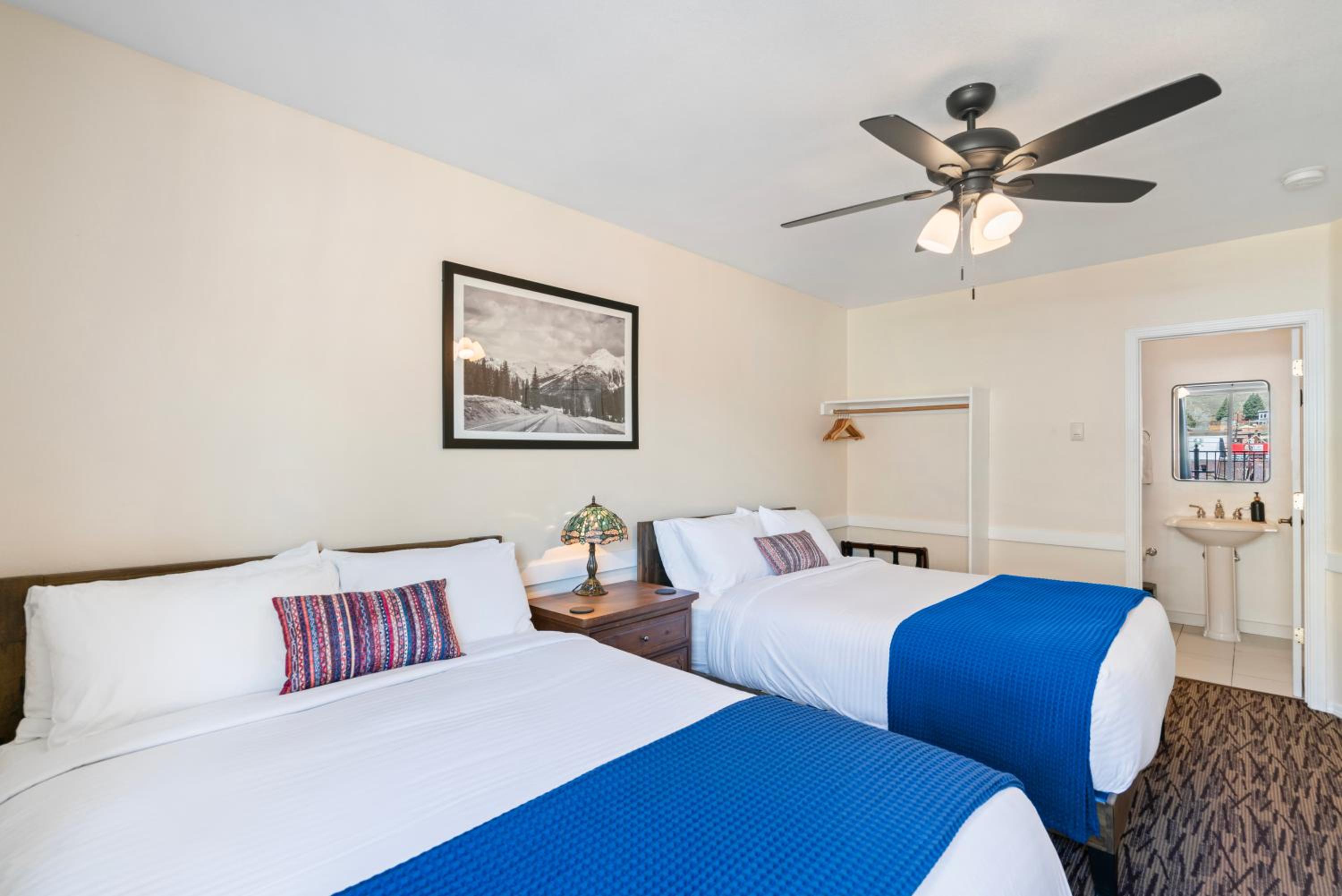 Queen Room with Balcony photo 1