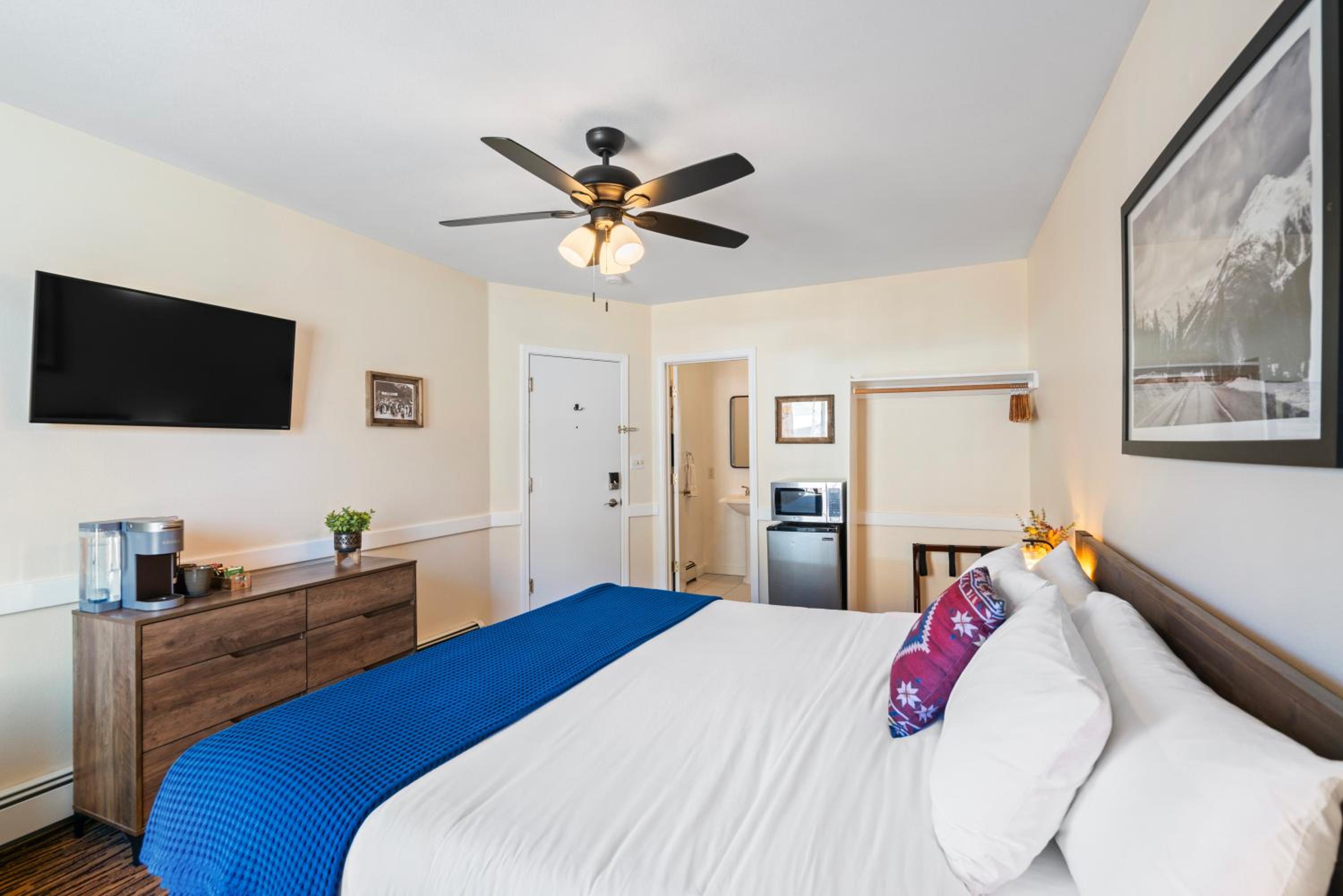 Queen Suite - Photo 7