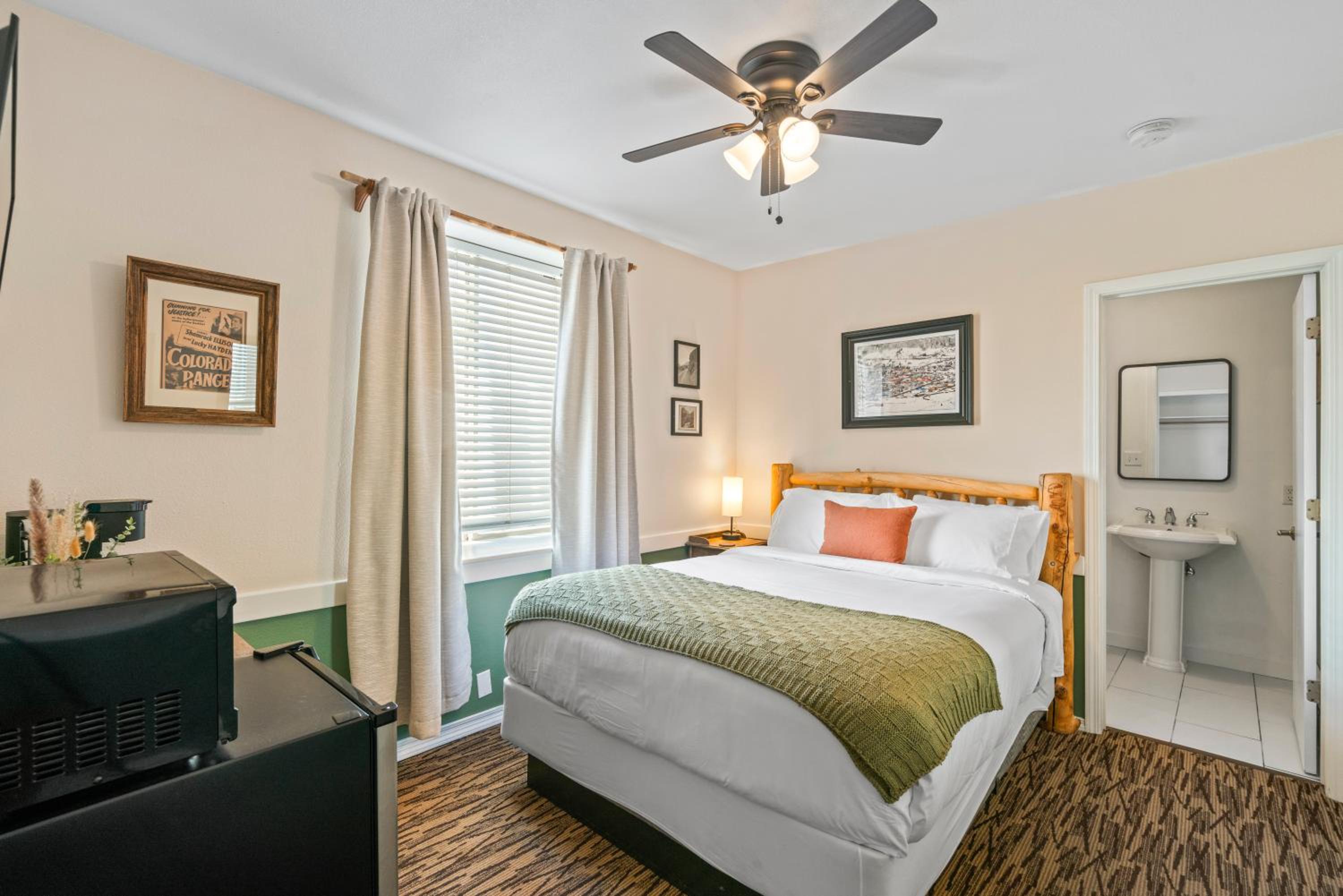 Deluxe Queen Room photo 2