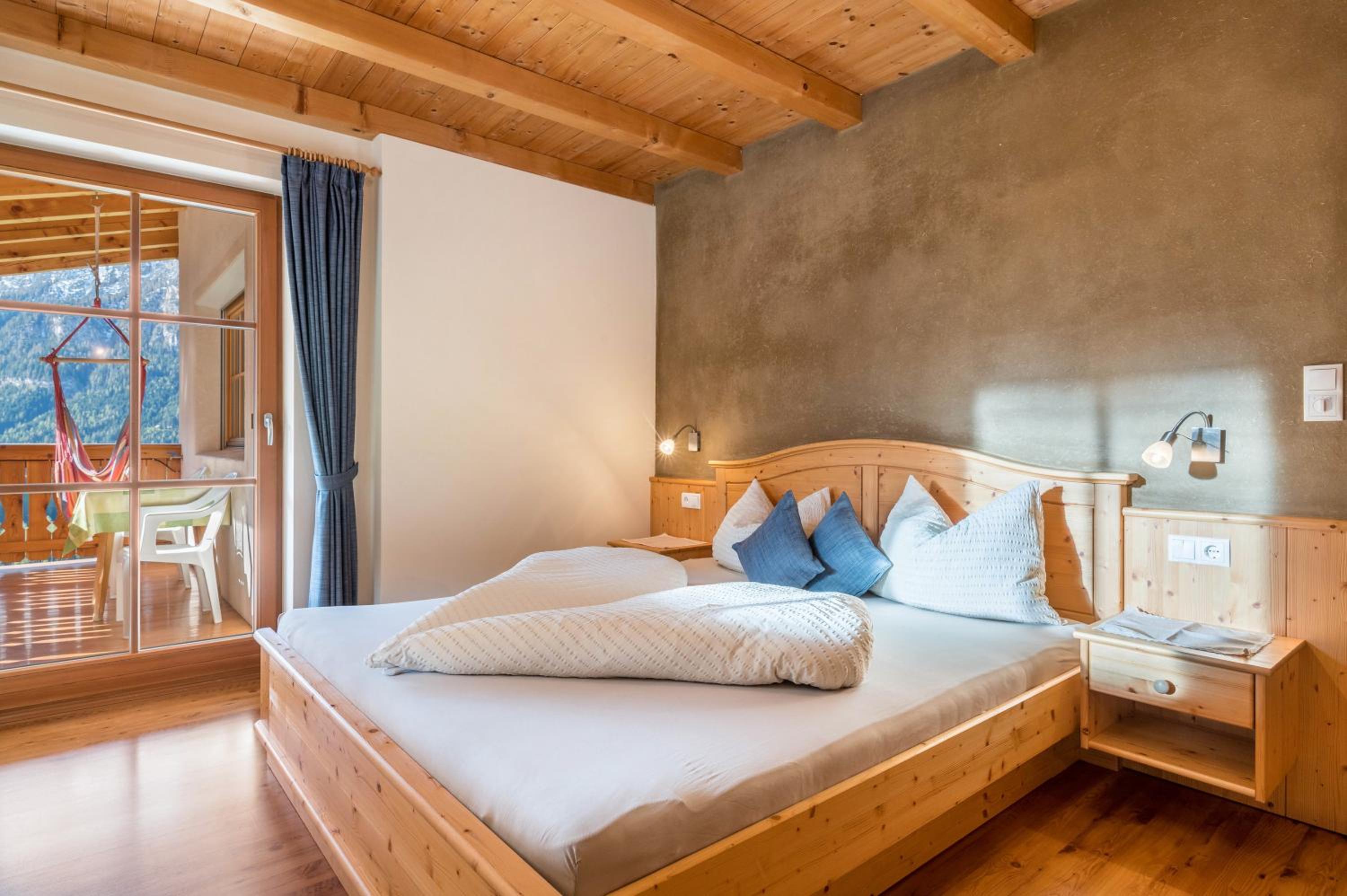 Two-Bedroom Deluxe Apartment with Garden View photo 1