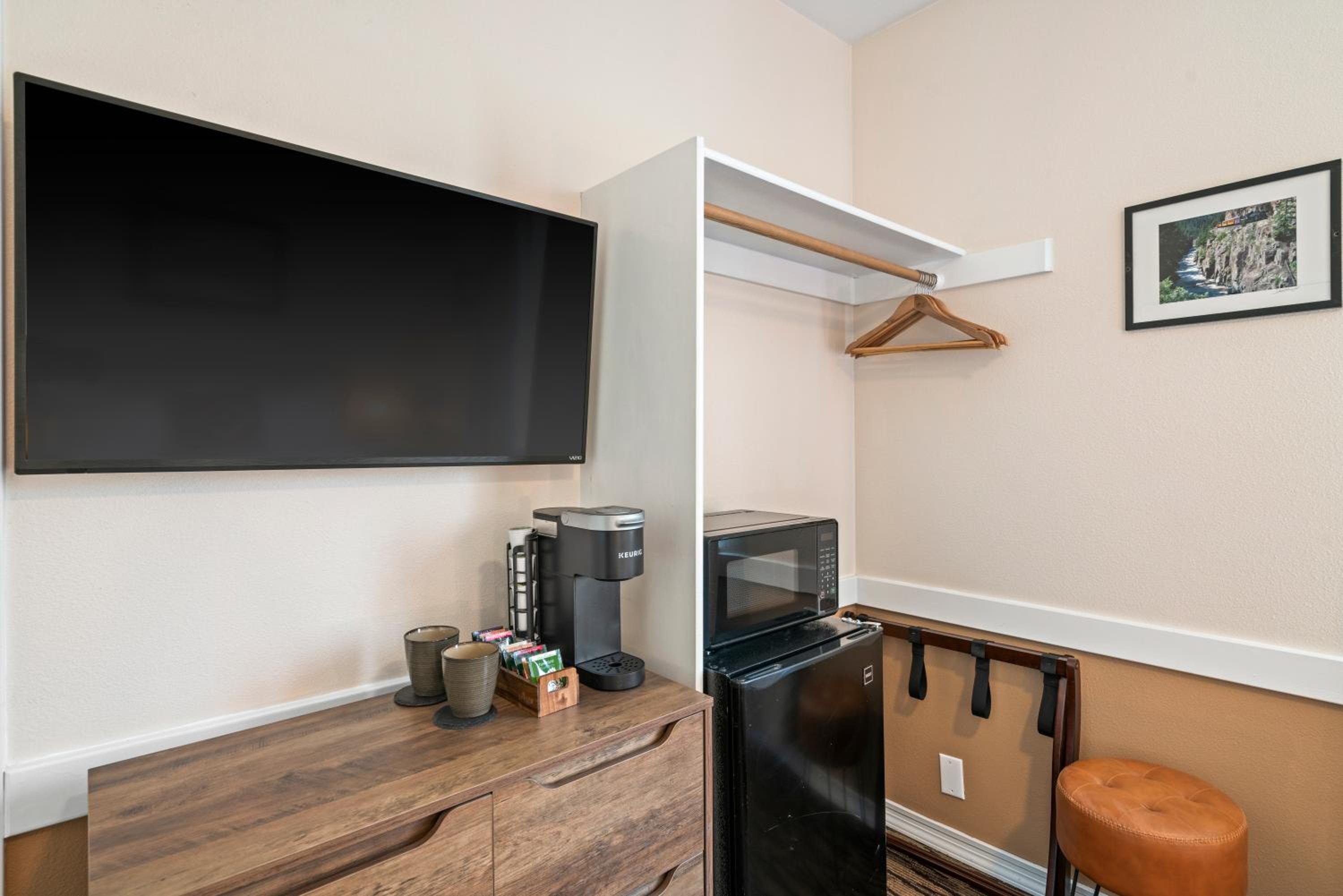 Queen Room photo 2