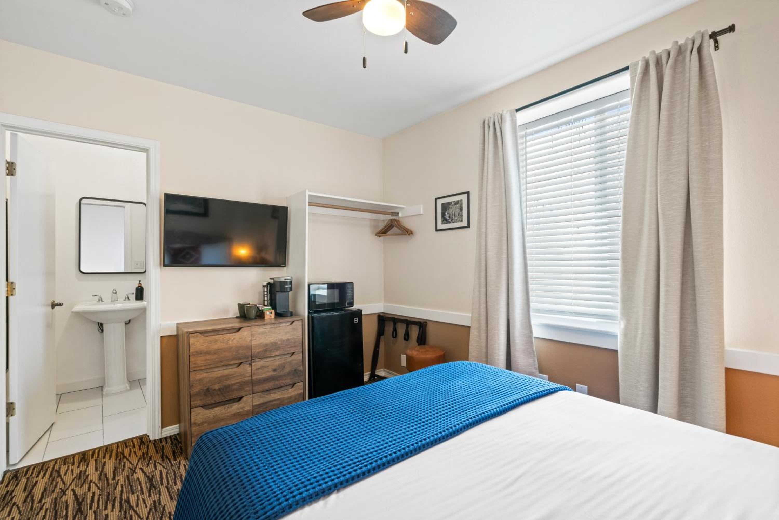 Queen Room photo 3