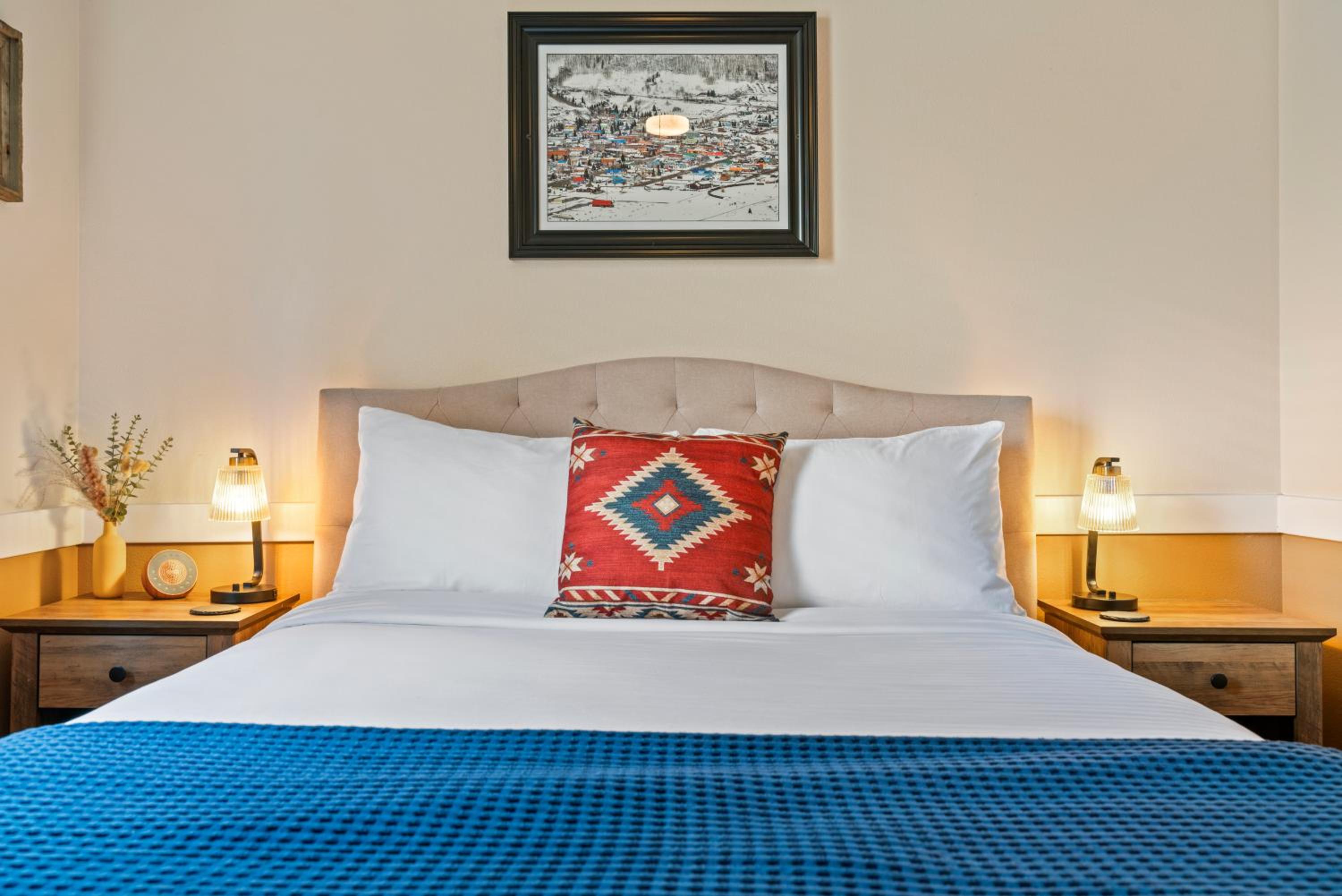 Queen Room photo 1