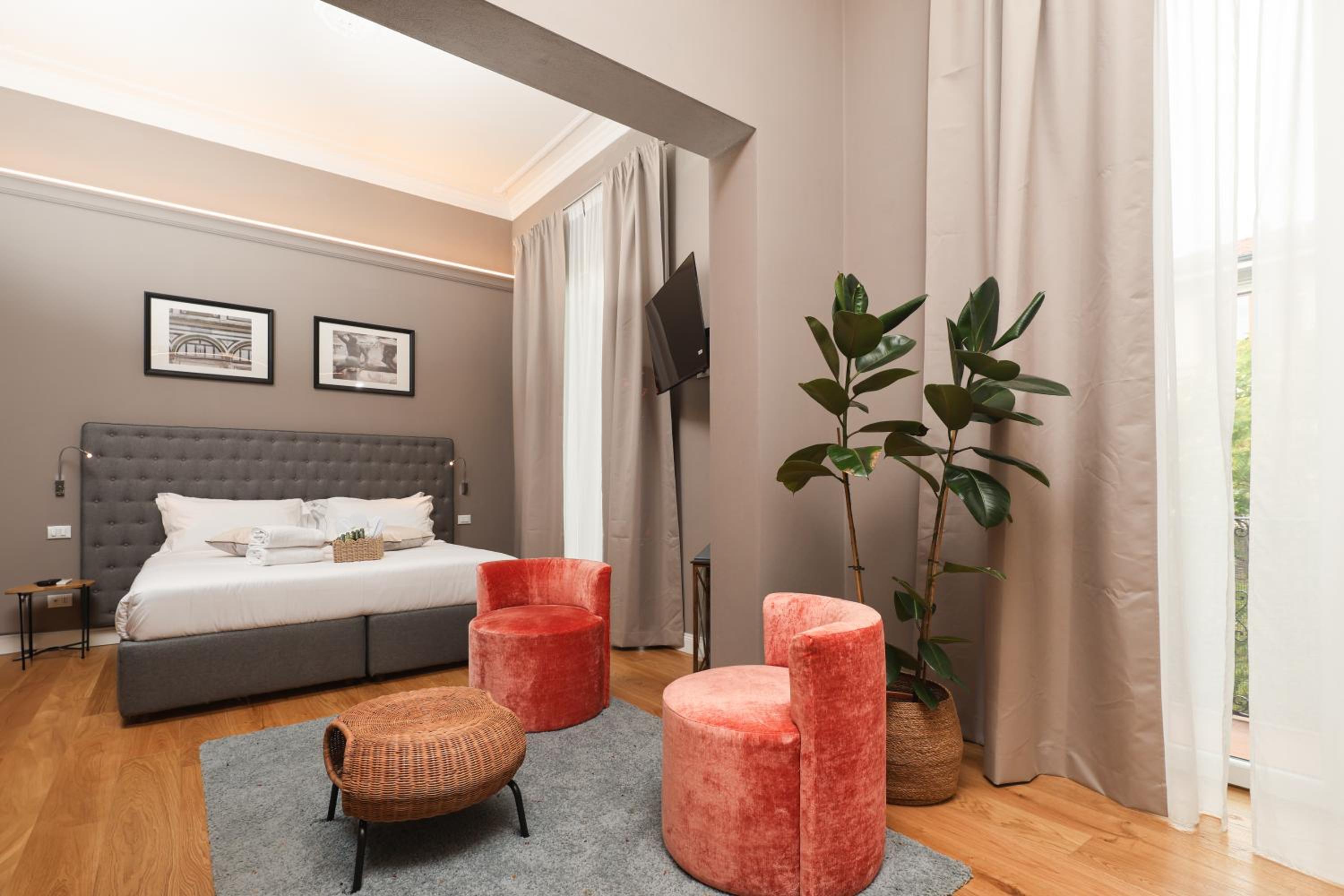 Deluxe Double Room with Balcony photo 3