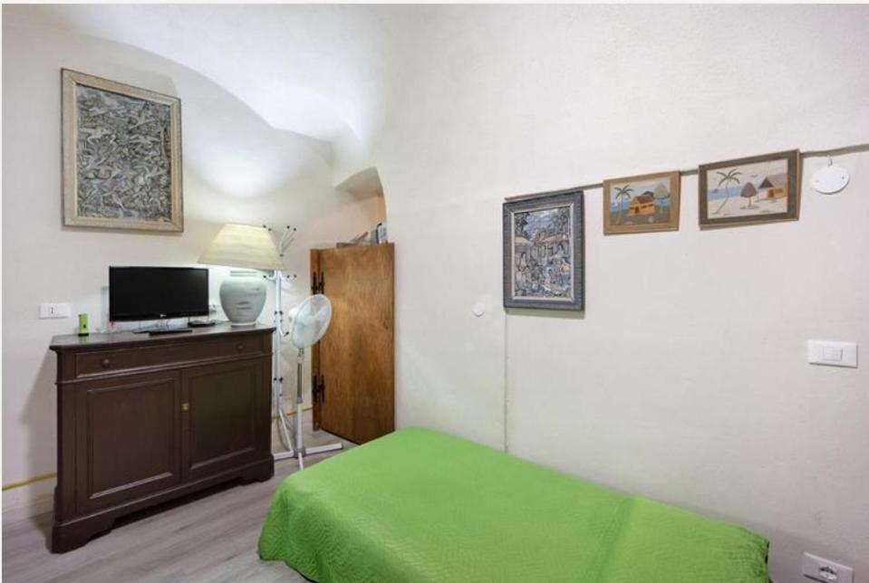 One-Bedroom Apartment photo 3