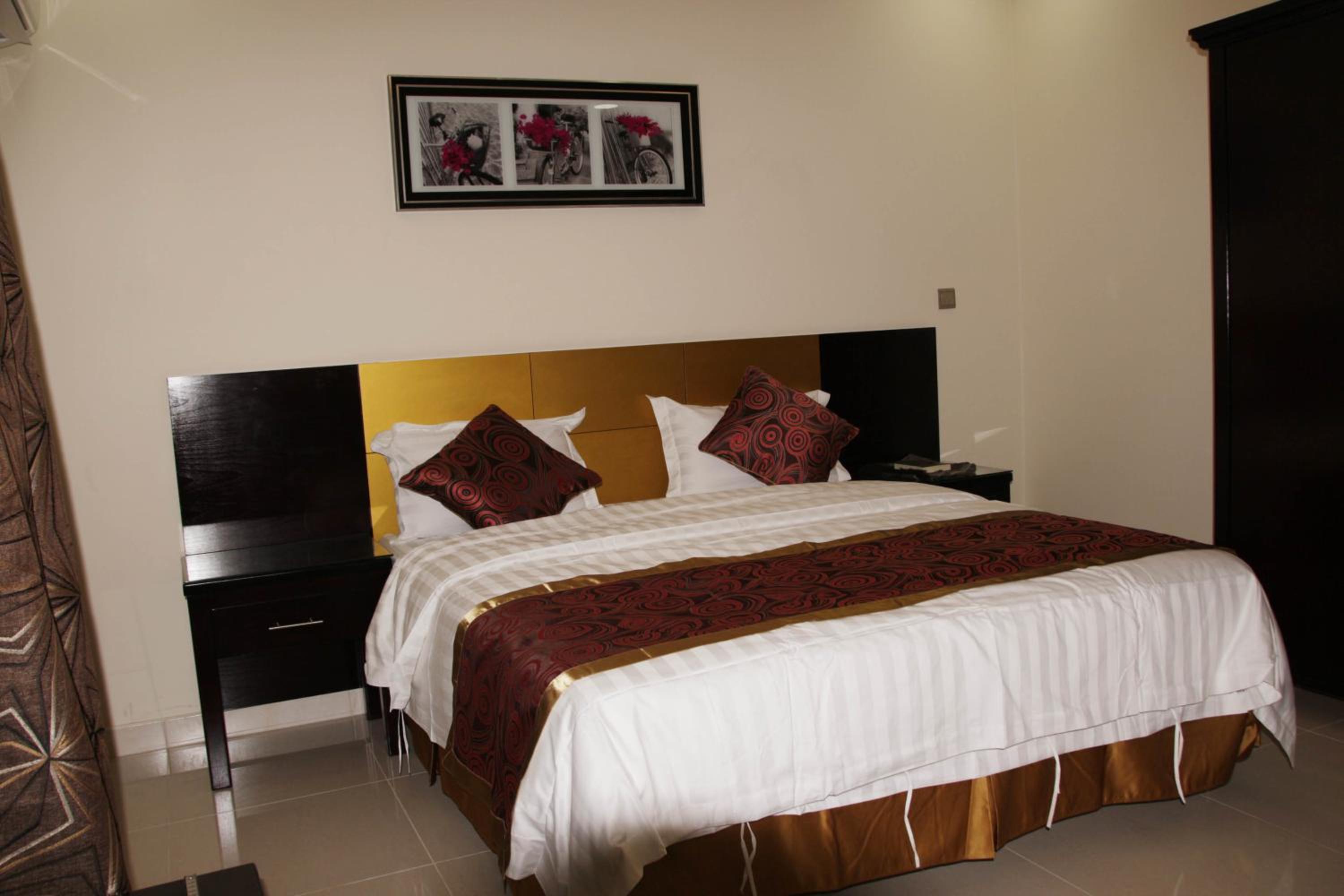 Studio Apartment photo 2