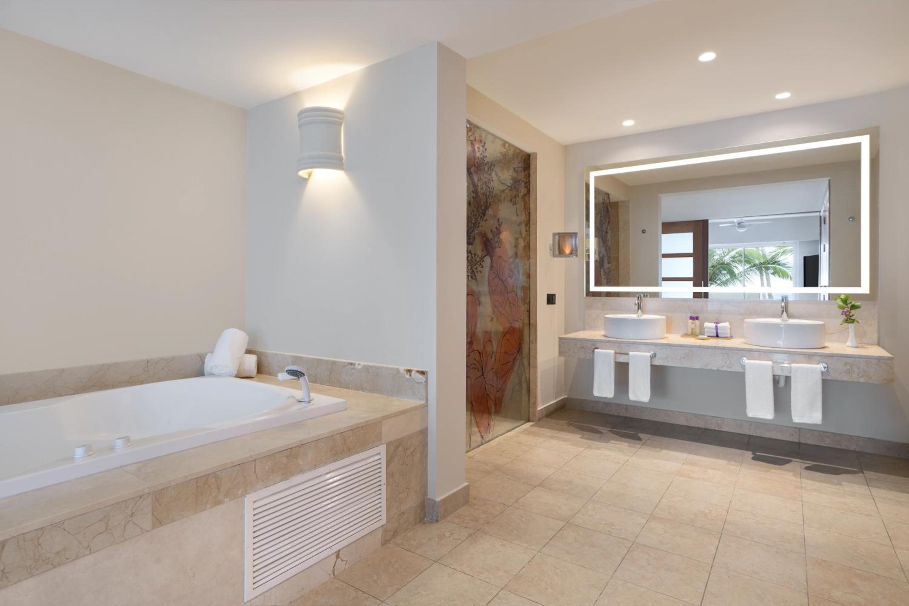 Xhale Club Master Suite Ocean Front