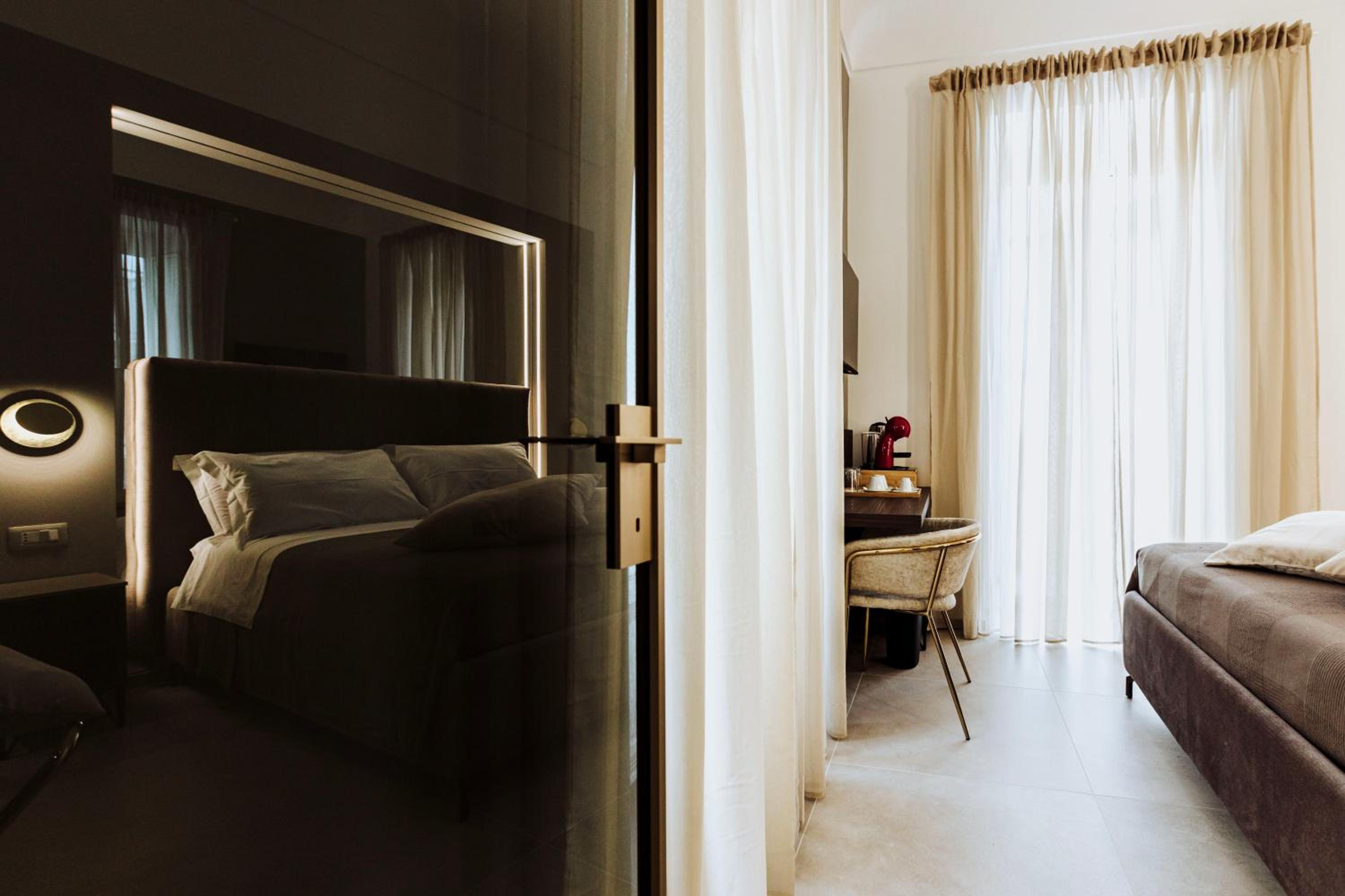 Deluxe Double Room with Balcony and Sea View photo 3