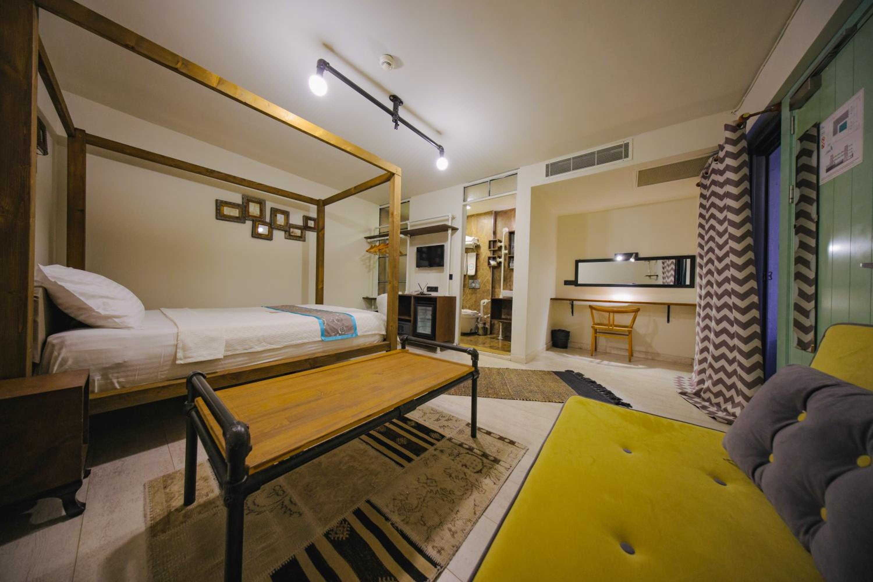 Deluxe Room with Spa Bath