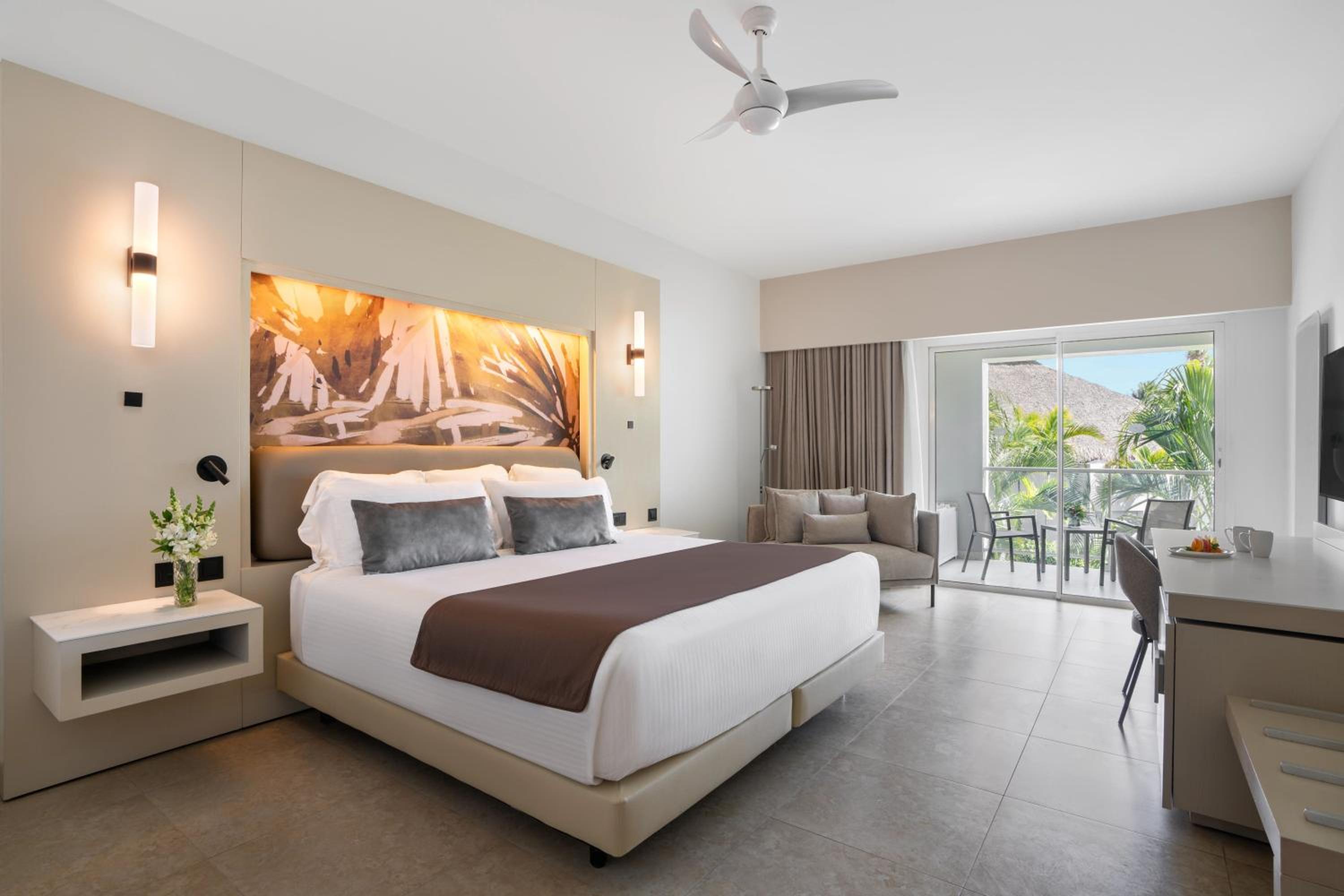 Allure Junior Suite Tropical View King