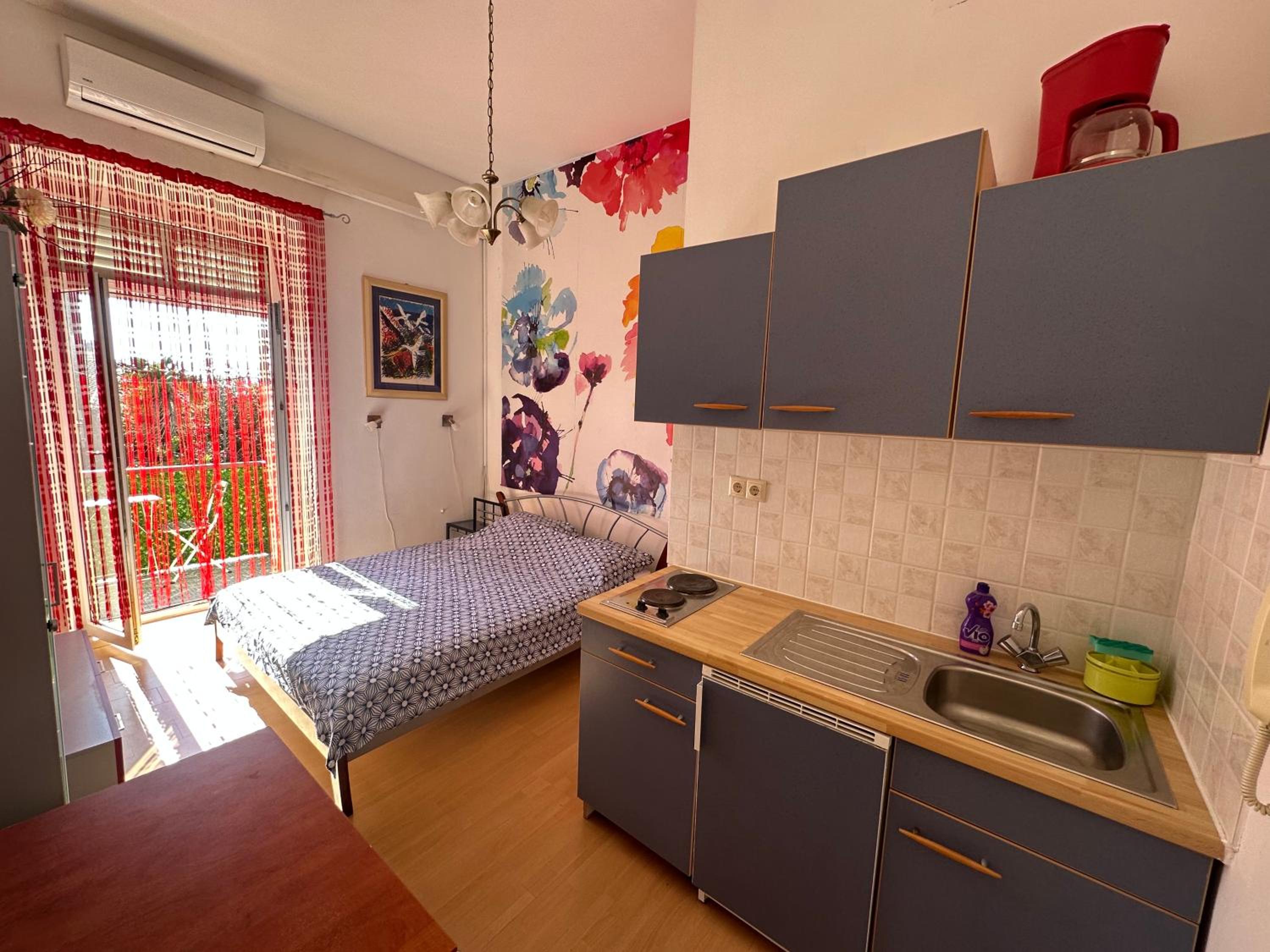 One-Bedroom Apartment photo 2