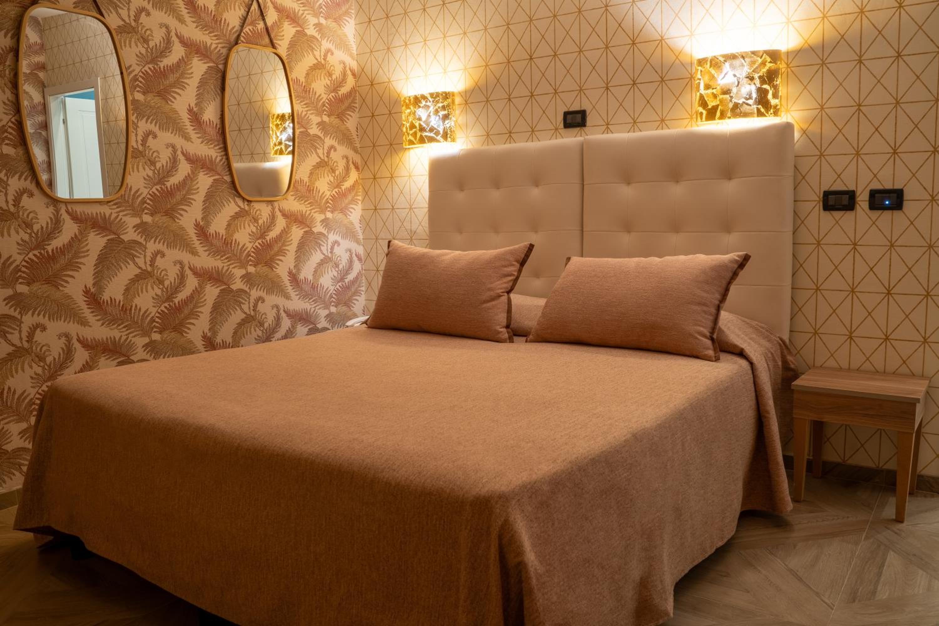 Triple Room thumbnail 5