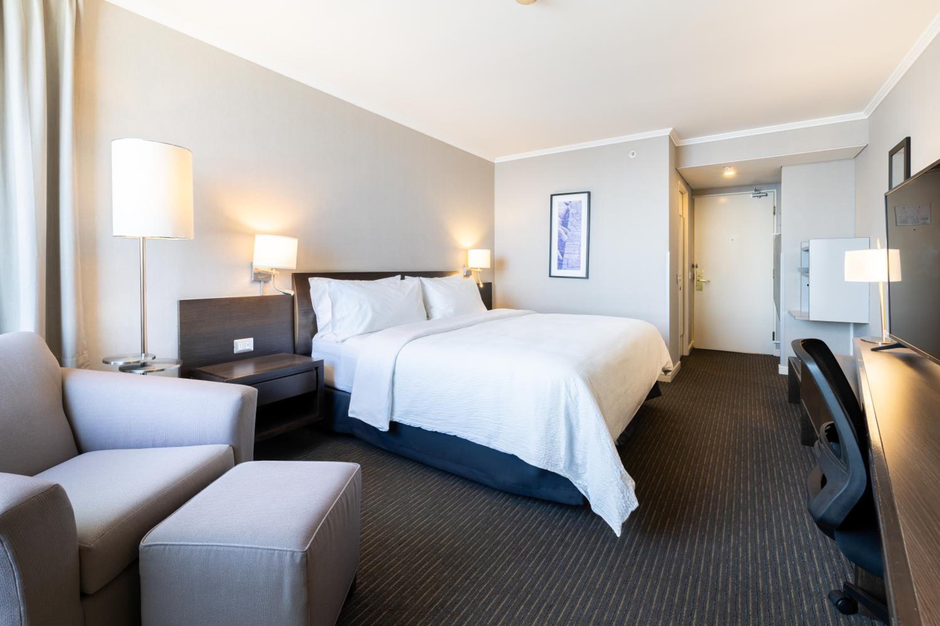 Standard King Room with Ocean View photo 1