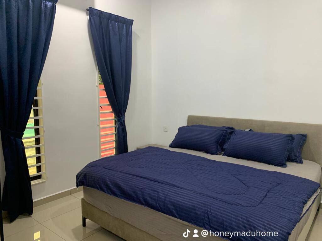 Three-Bedroom House photo 2