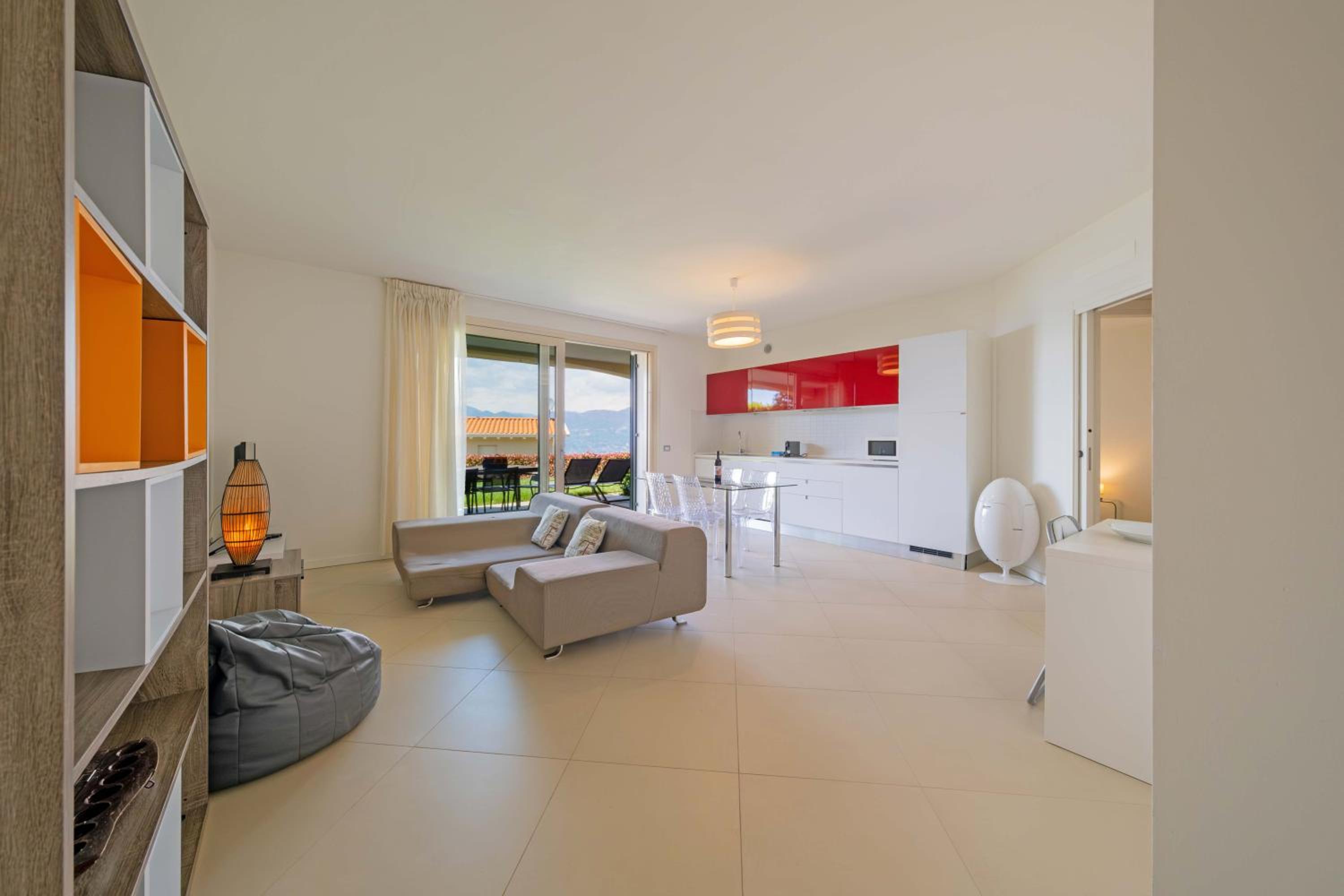 Three-Bedroom Apartment with Lake View photo 1